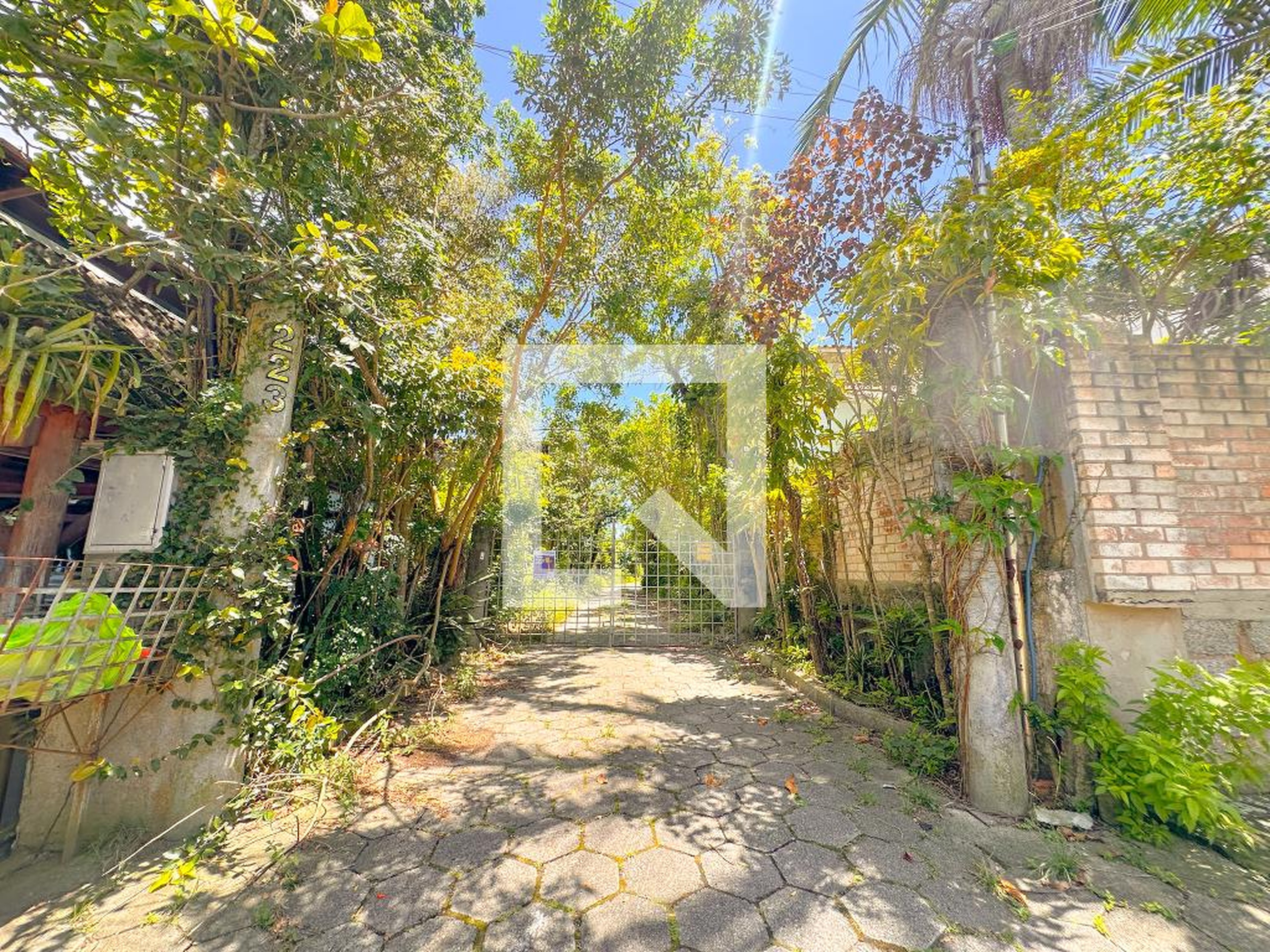 Fachada Condomínio em Rua Orleans, 223