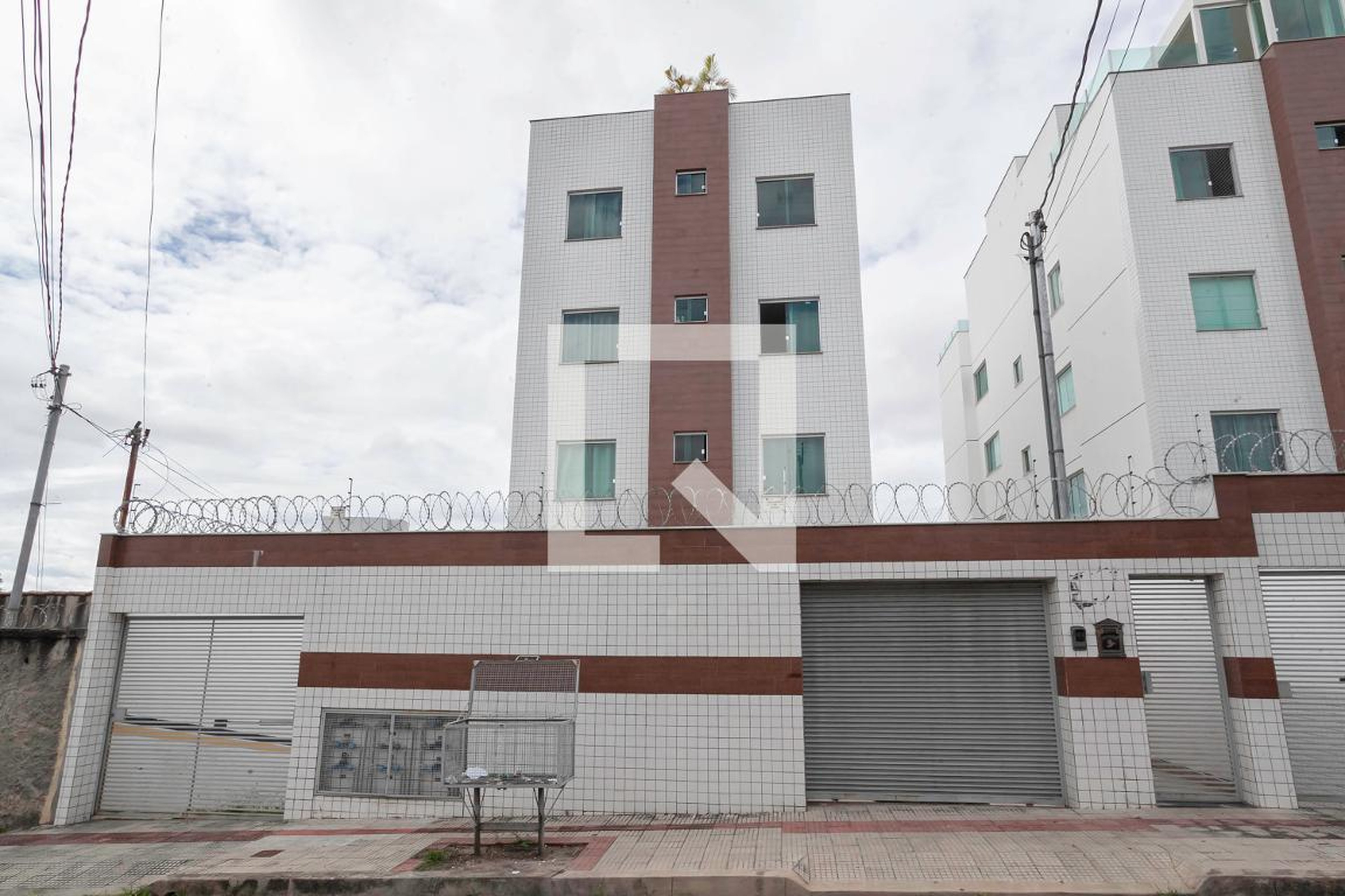 Fachada Condomínio em Rua João Ambrósio, 156