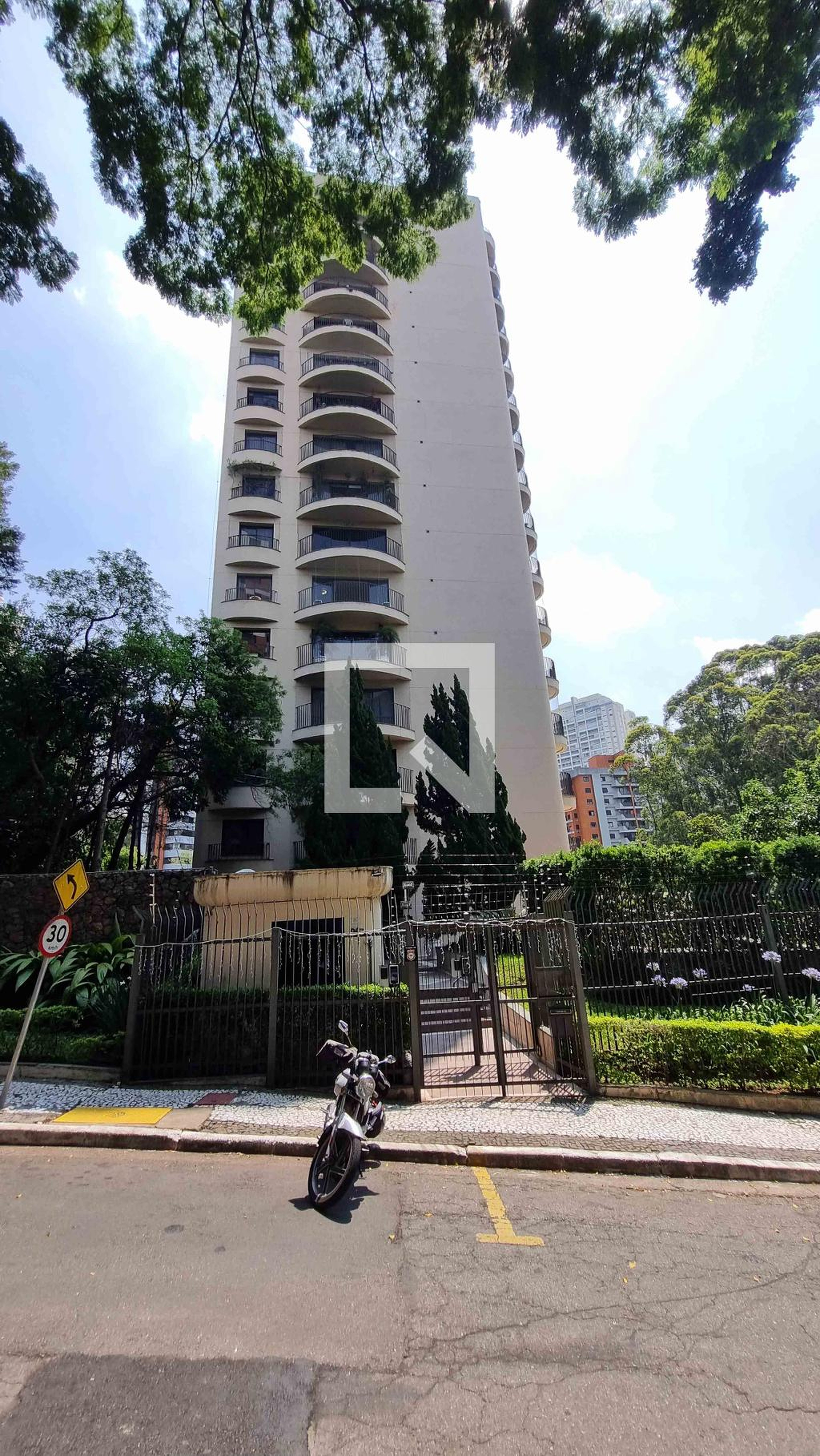 Fachada Condomínio Petit Royal