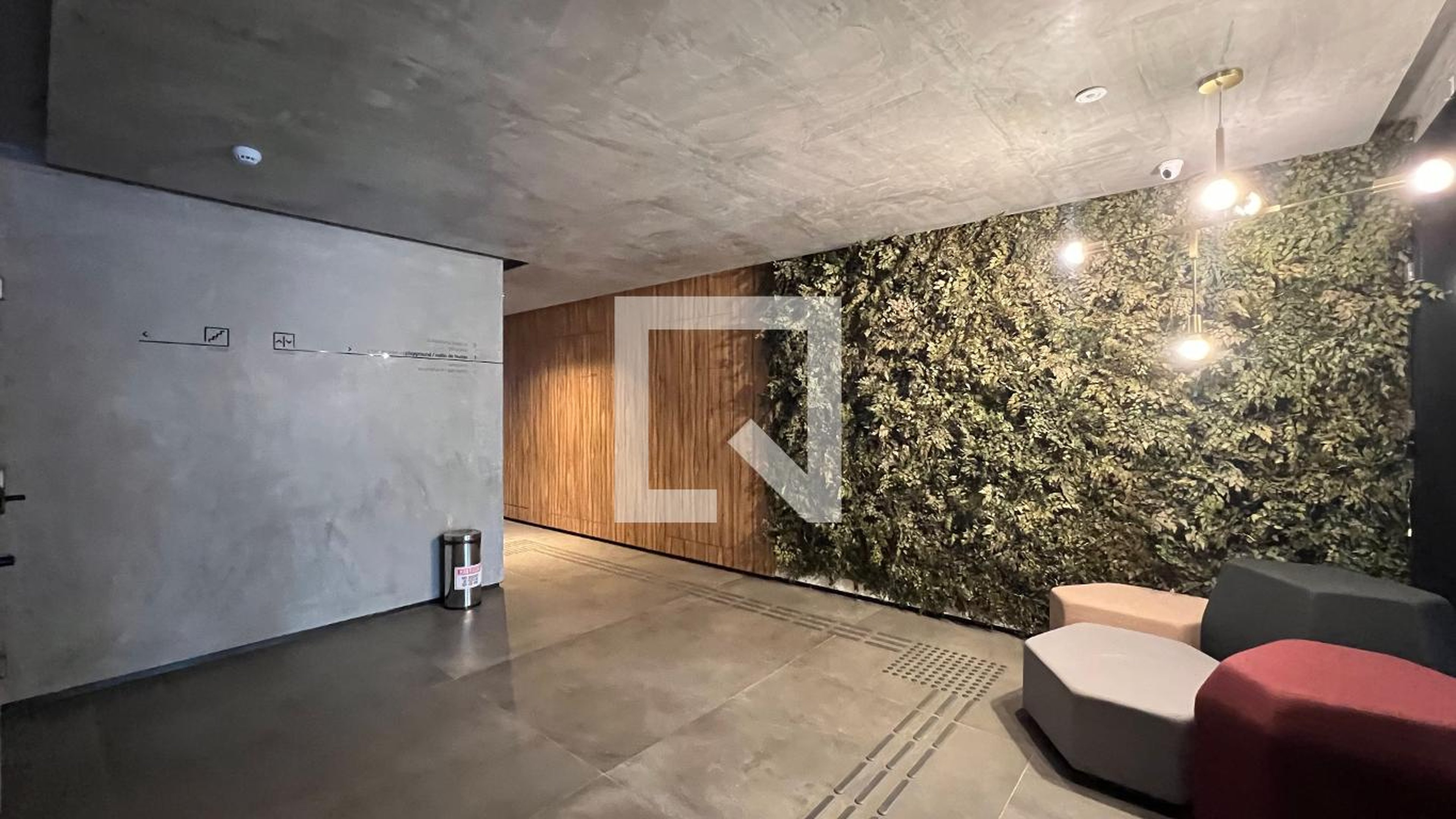 Hall de entrada - You, Collection Alves Guimarães