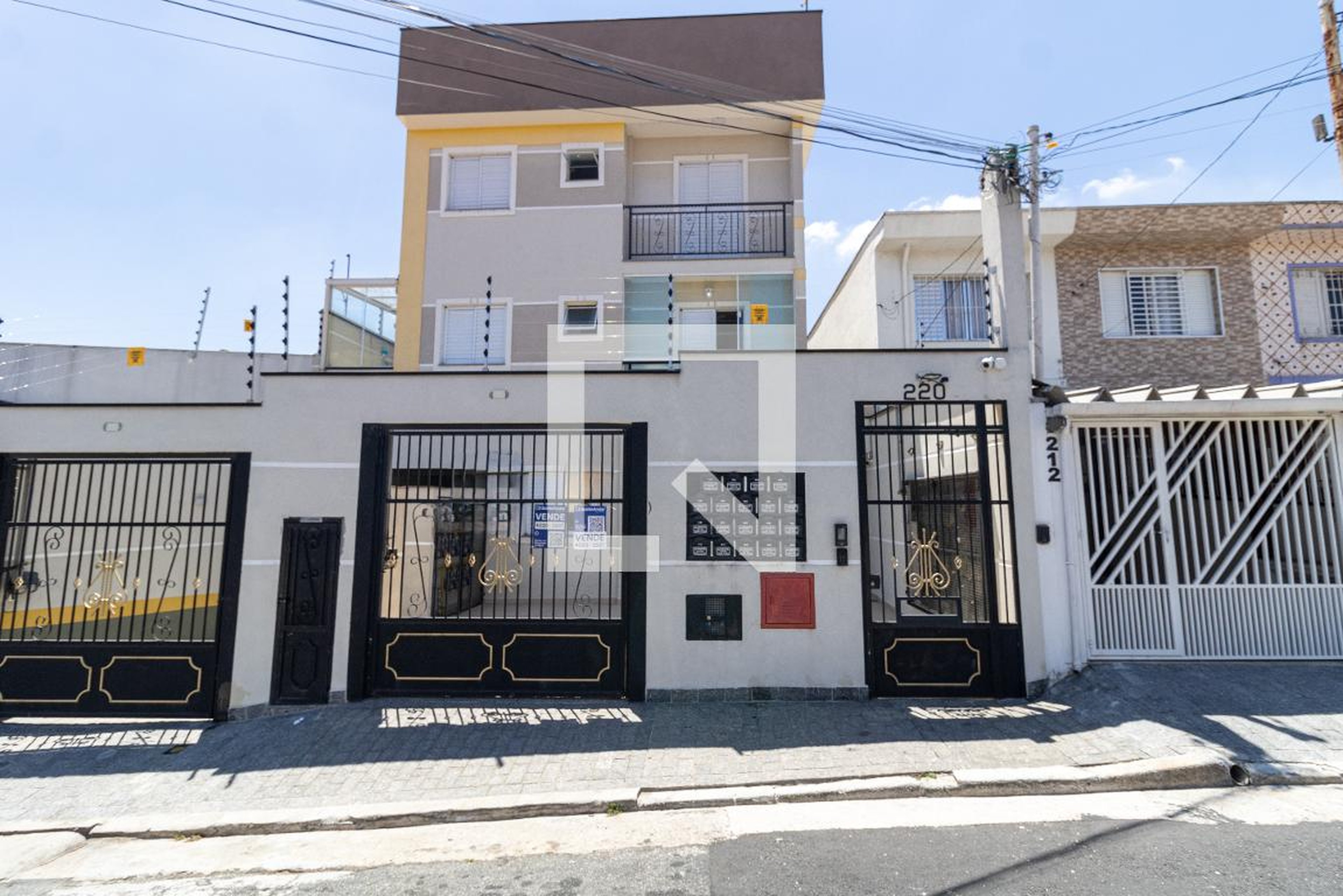 Fachada Condomínio em Rua Capricho, 220