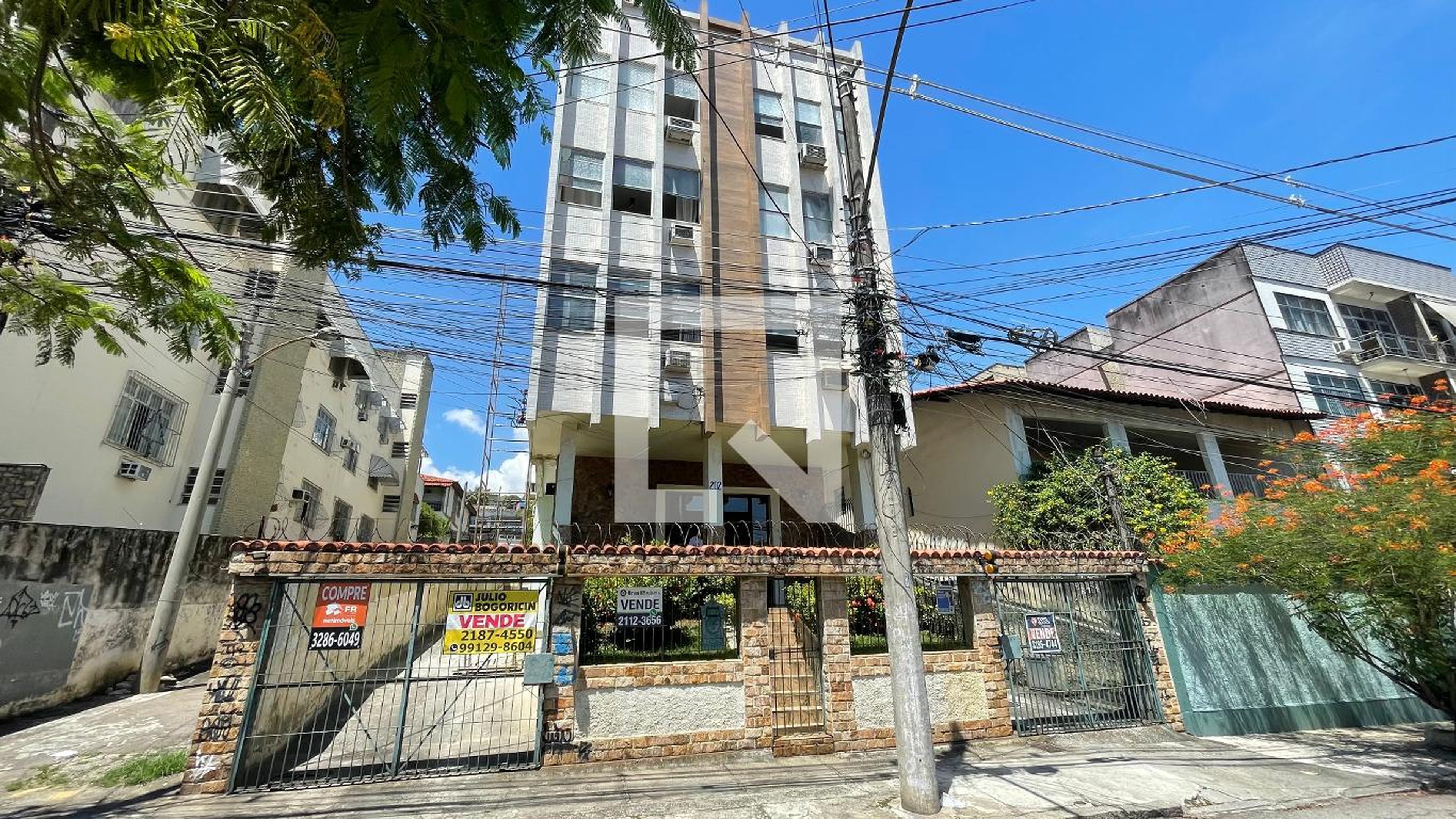 Fachada Condomínio em Rua Abélia, 202