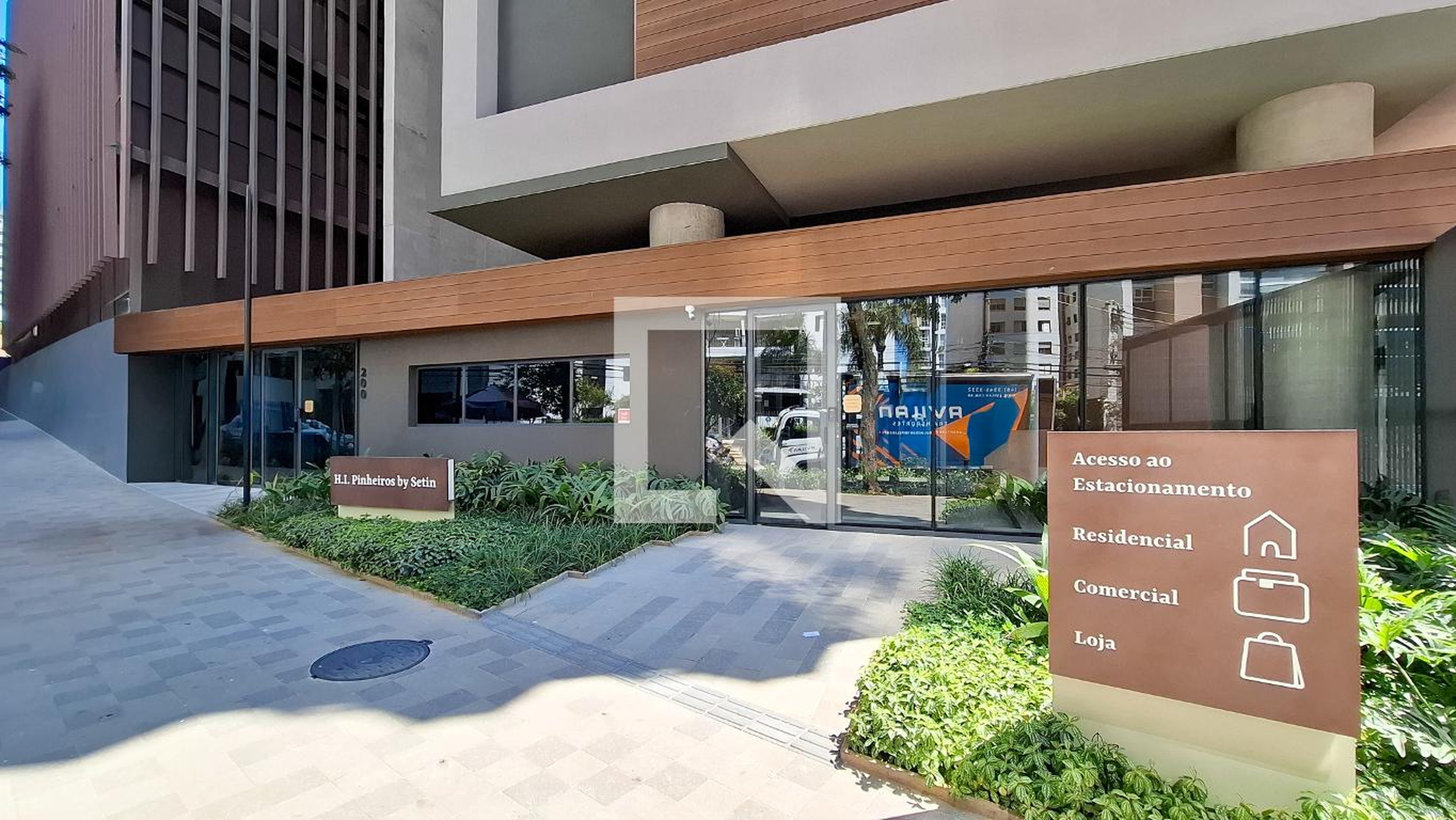 Fachada do Prédio Condomínio H.I. Pinheiros