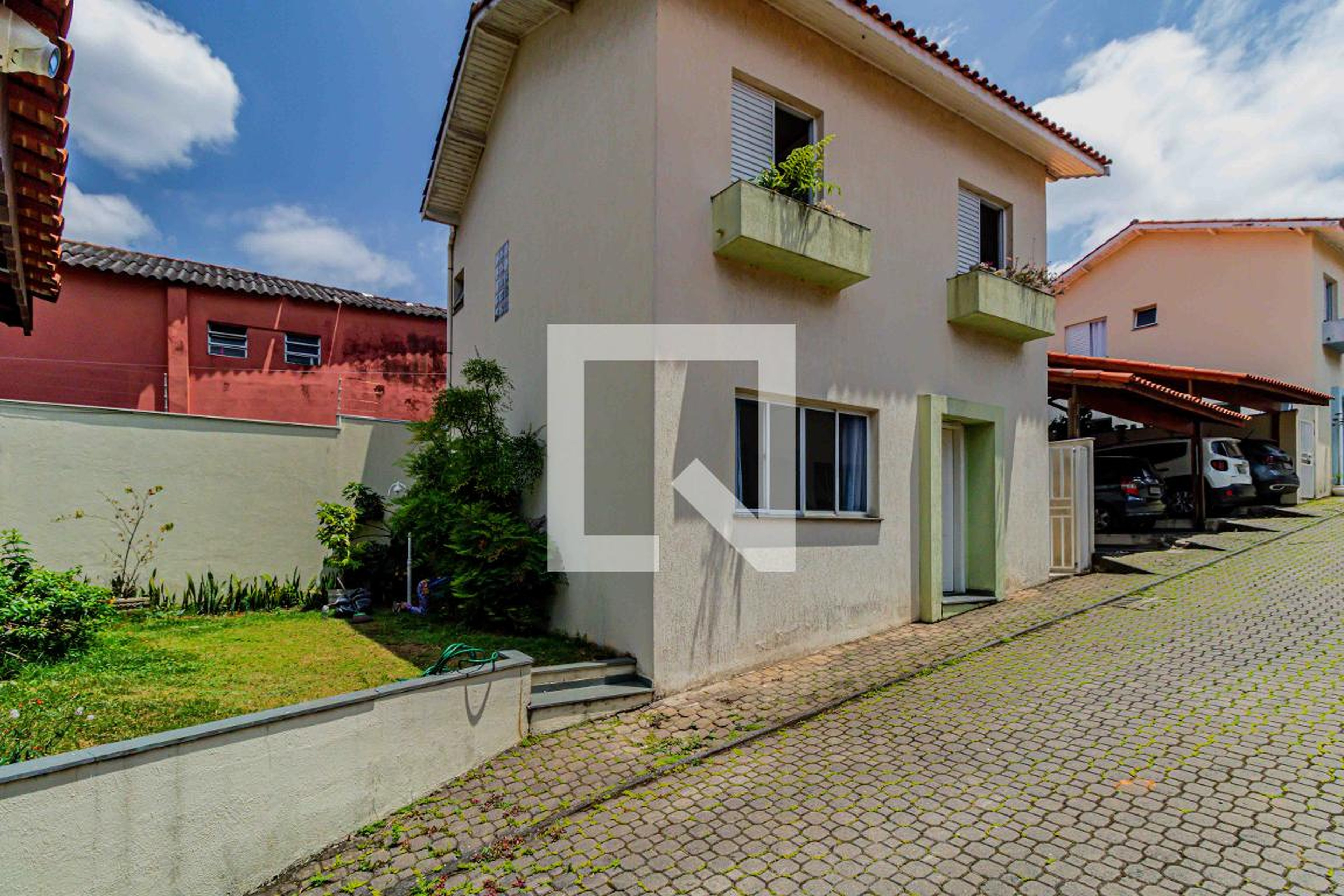 Fachada Condomínio em Rua Prado Valadares, 34