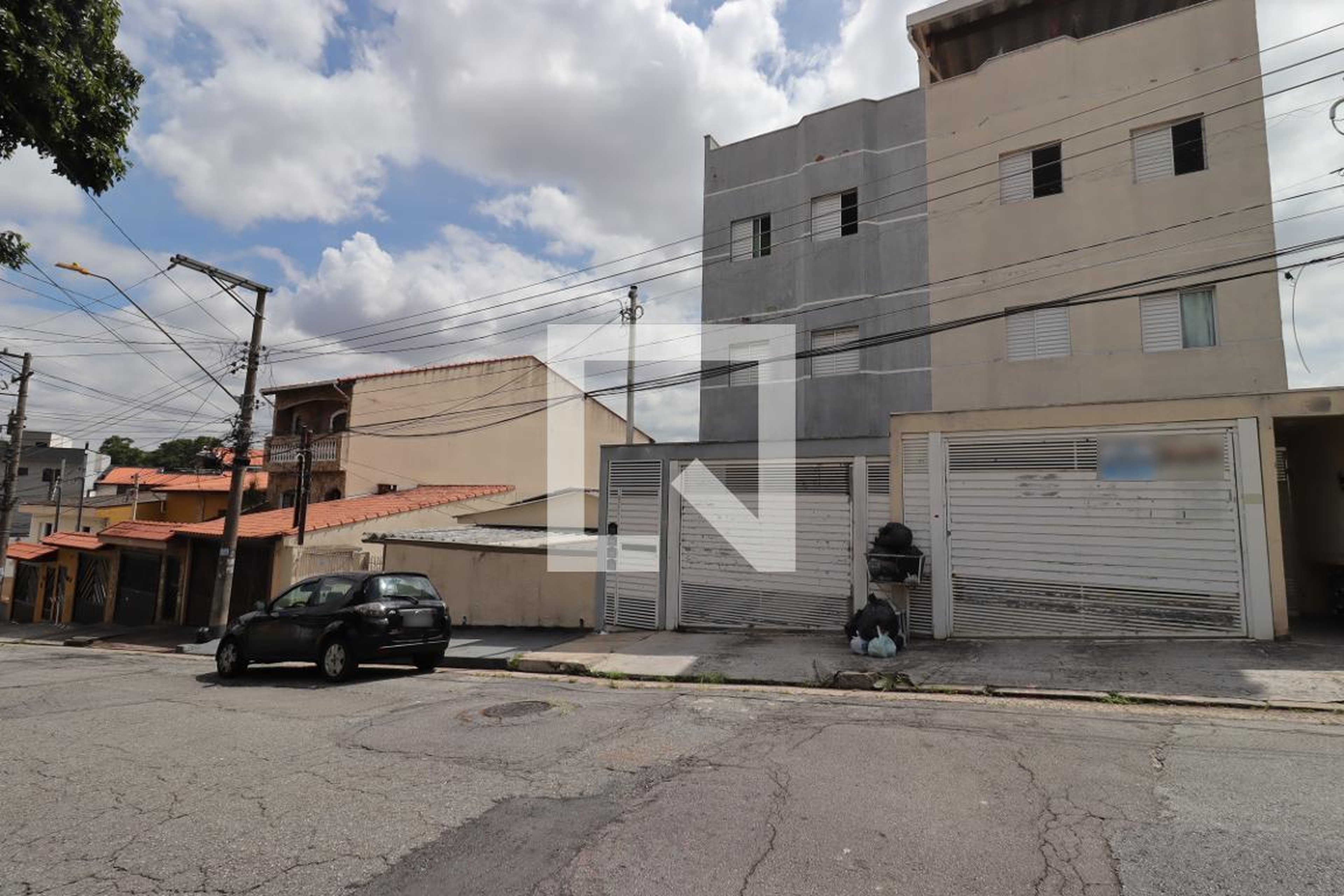 Fachada Condomínio em Rua Angola, 533