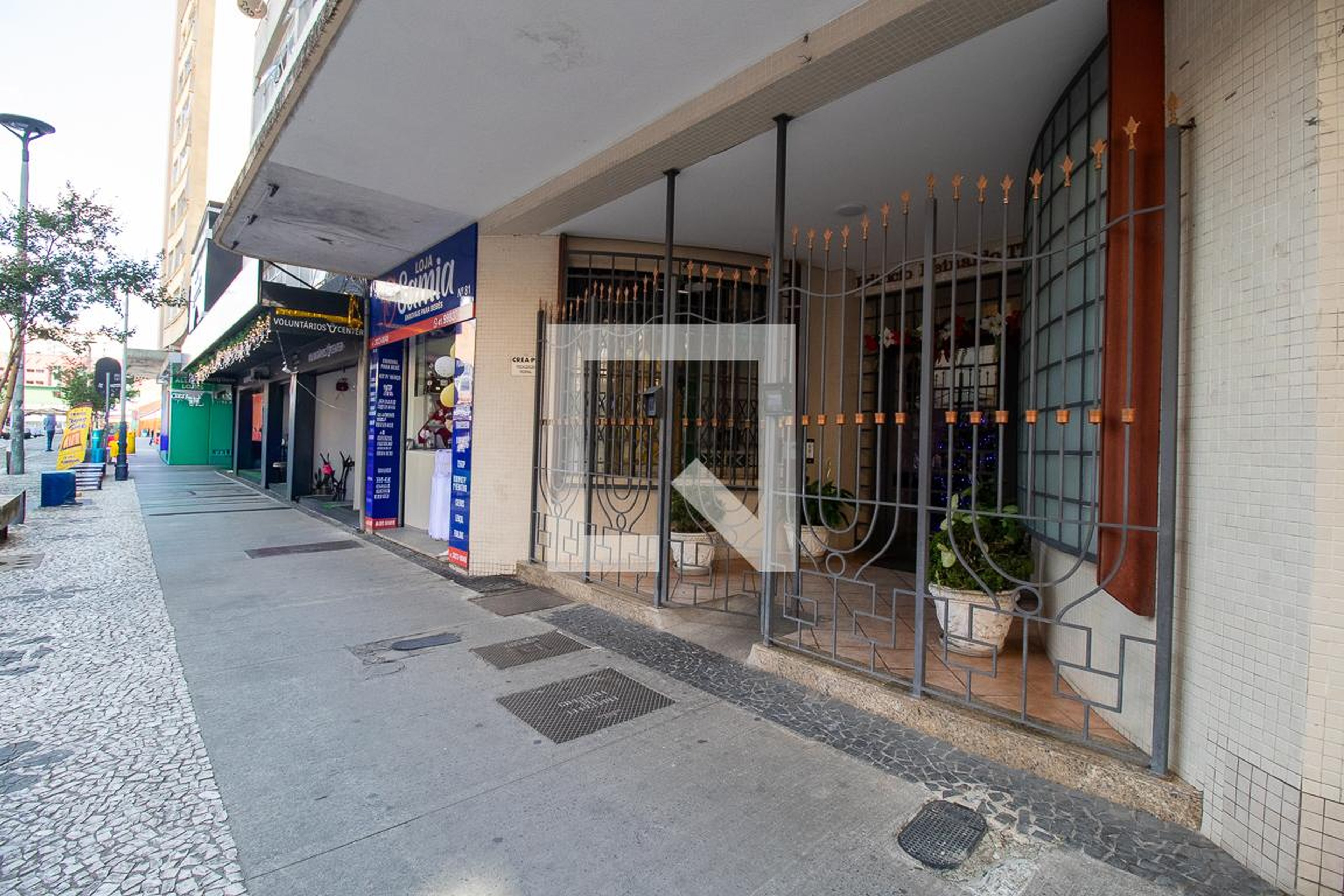 Fachada Condomínio em Rua Voluntários da Pátria, 83