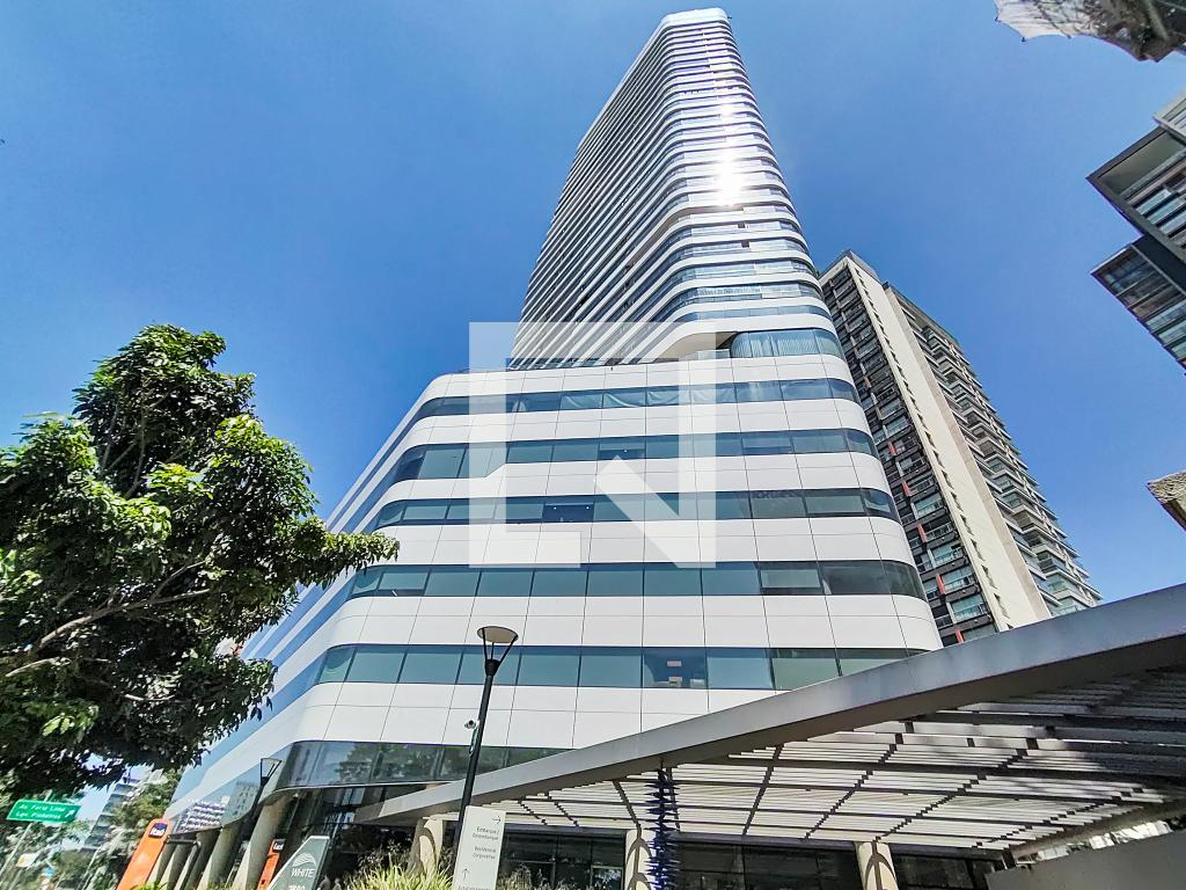 Fachada Edificio White 2880