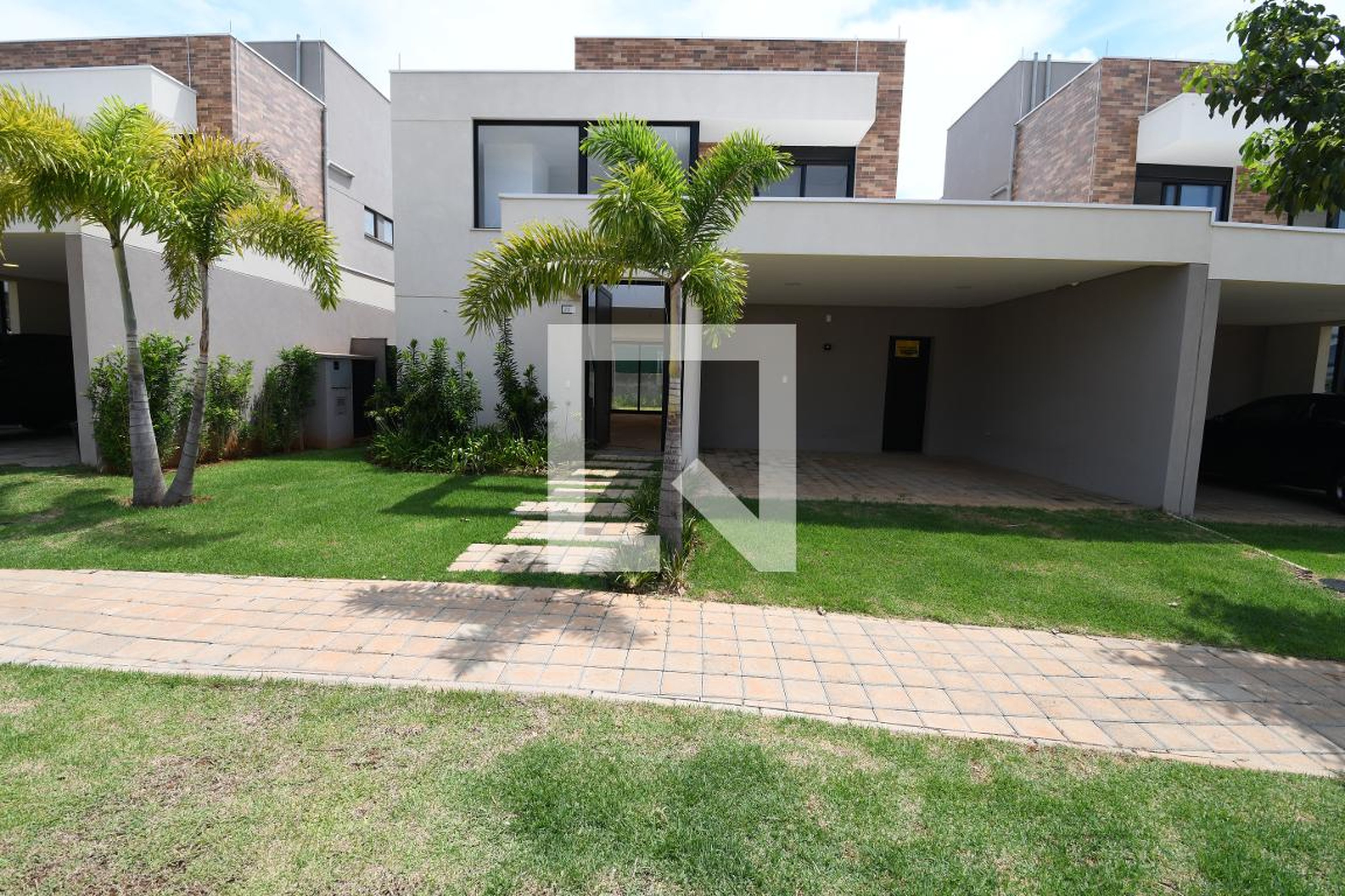 Fachada Condomínio em Rua das Lantanas, 1