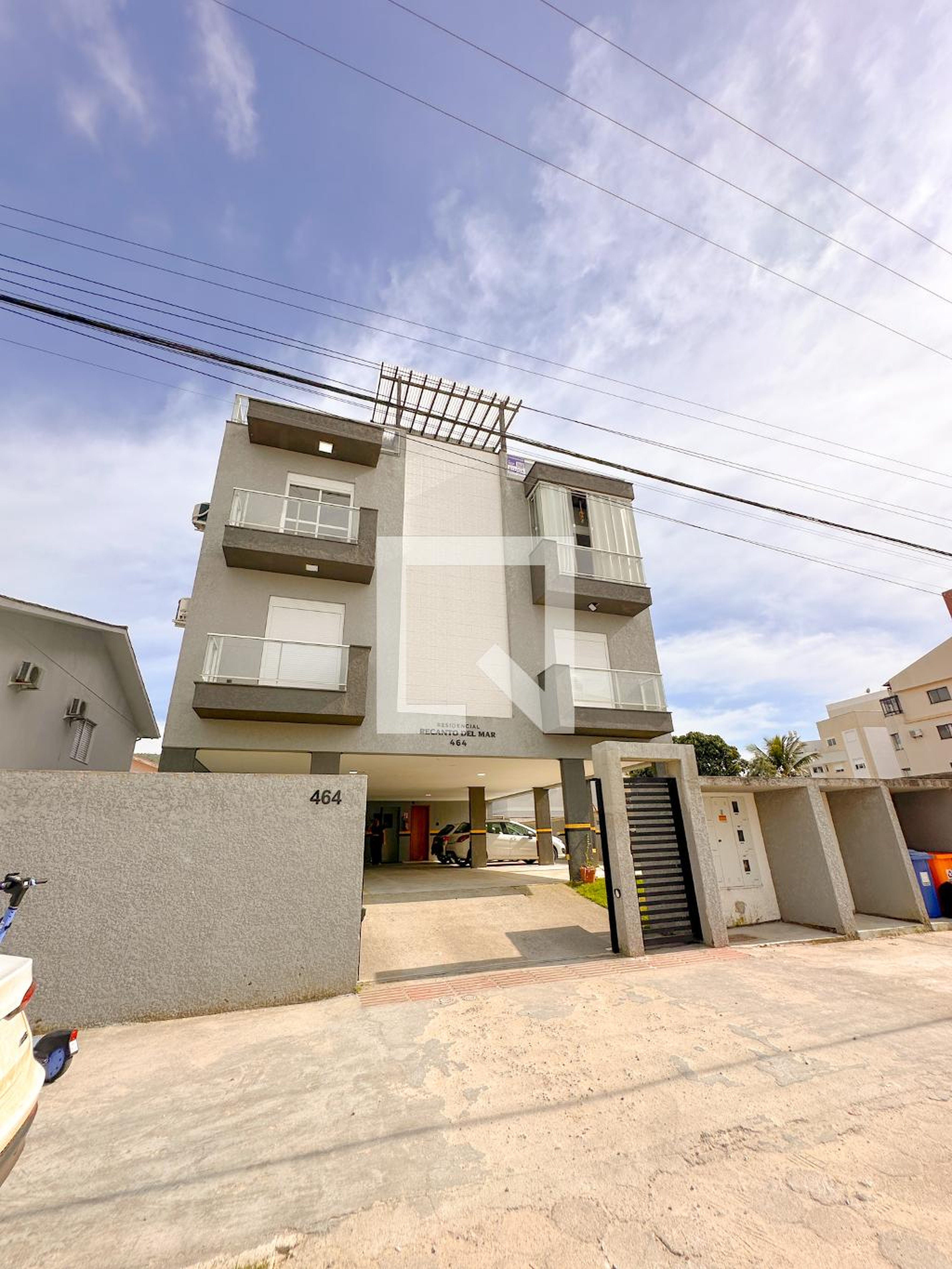 Fachada Condomínio em Rua Recanto do Sol, 464