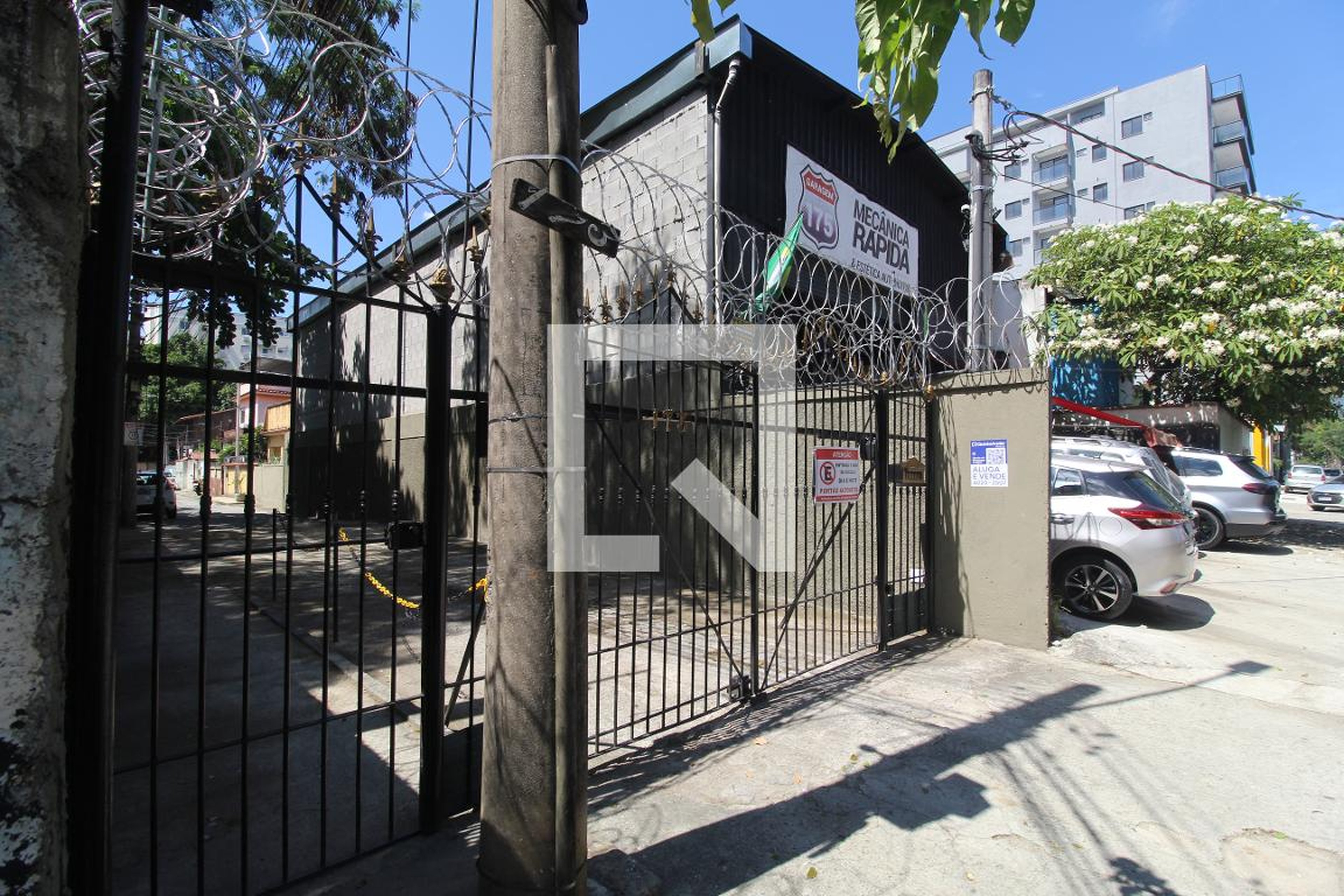 Fachada Condomínio em Avenida dos Mananciais, 173