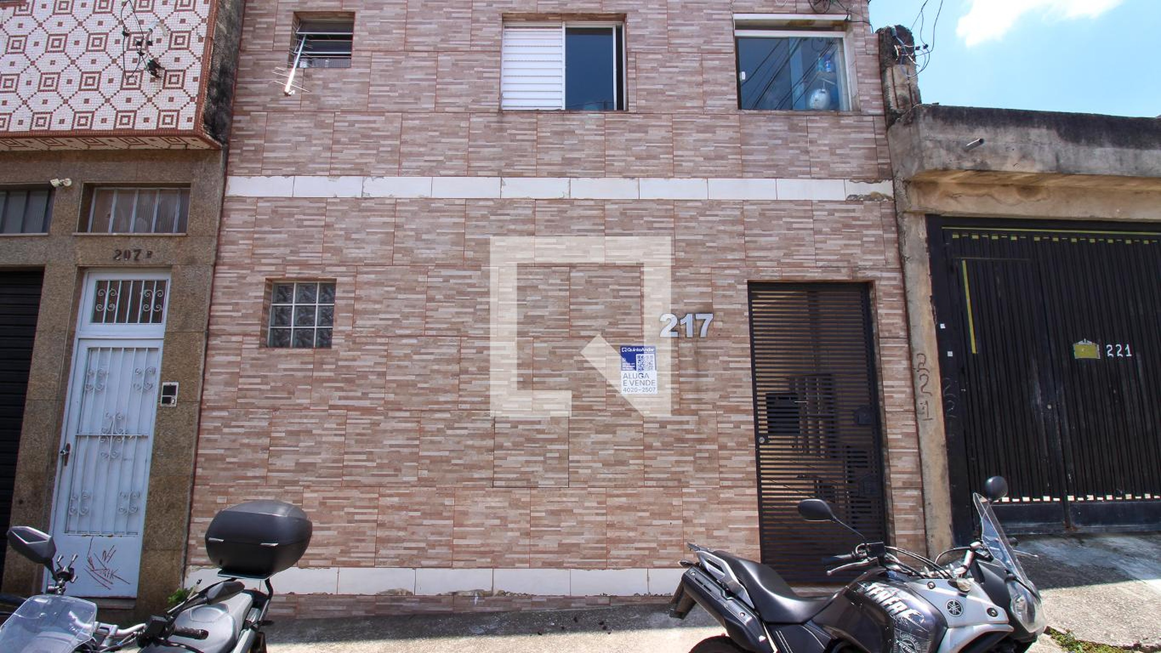 Fachada Condomínio em Rua Iguaçaba, 217