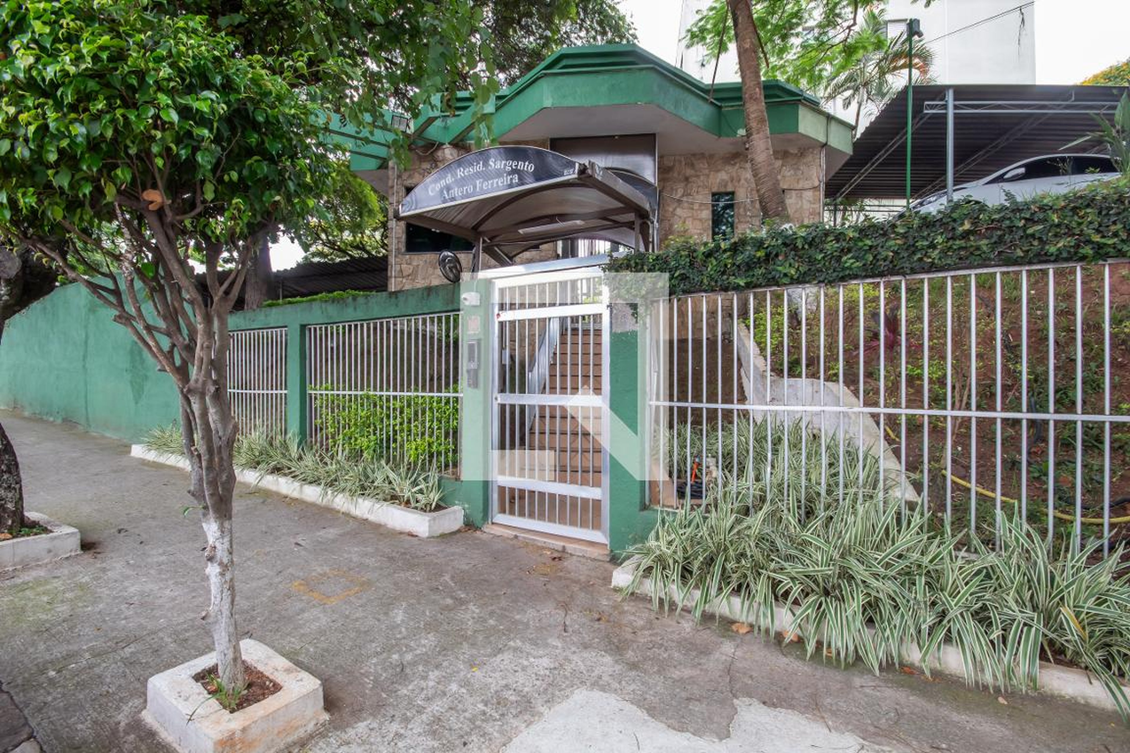 Fachada Condomínio em Rua General Newton Estilac Leal, 1094