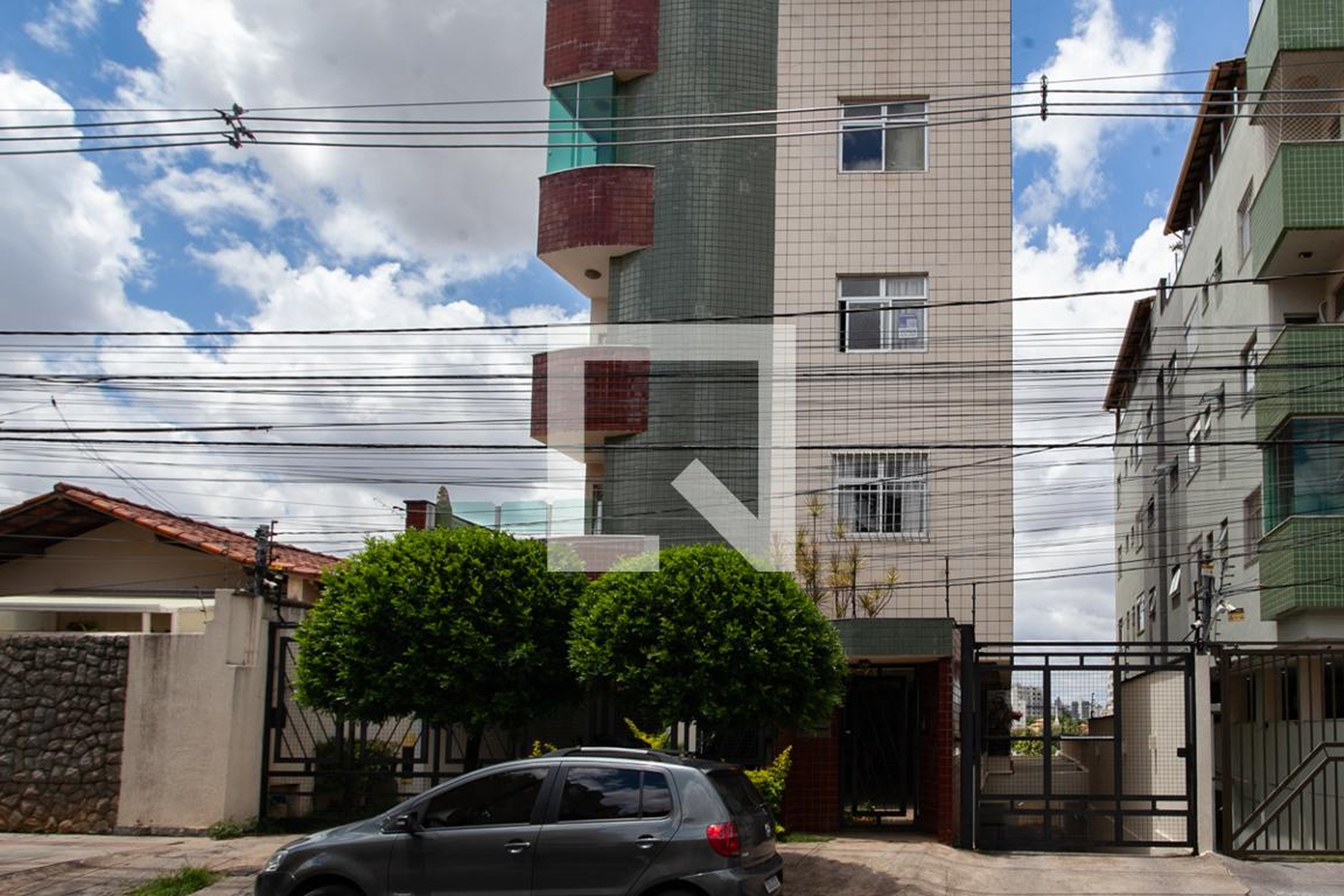 Fachada Condomínio em Rua Maria Cândida de Jesus, 633