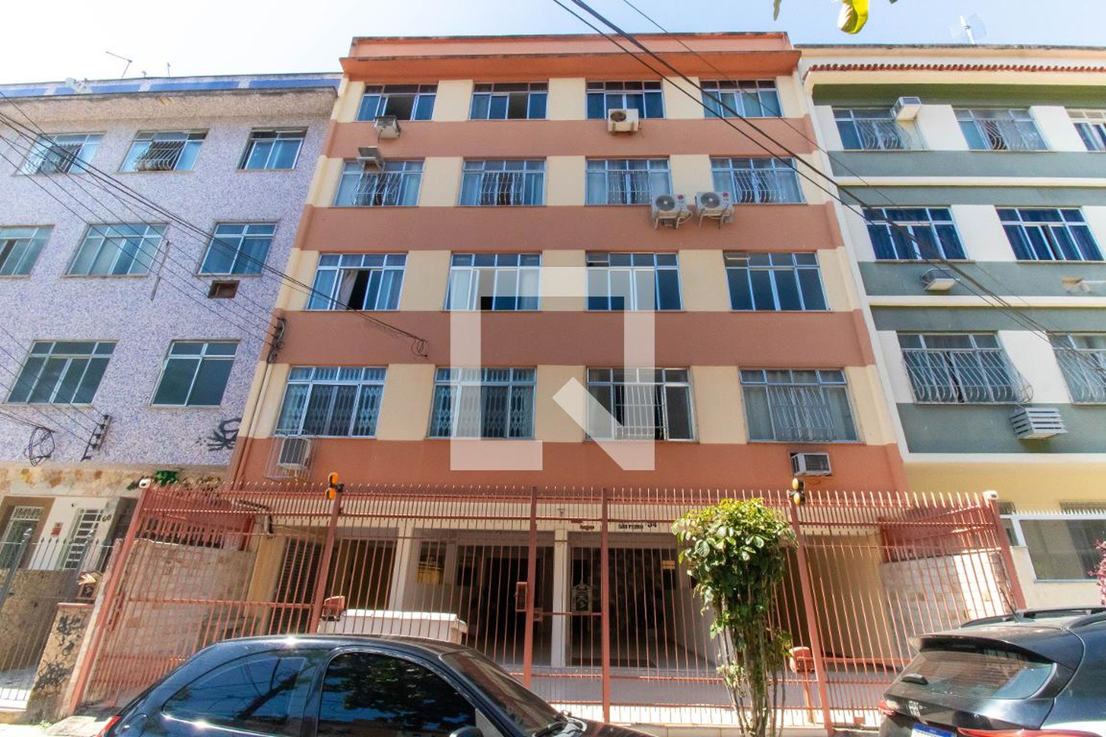 Fachada Condomínio em Rua Antônio Silva, 54