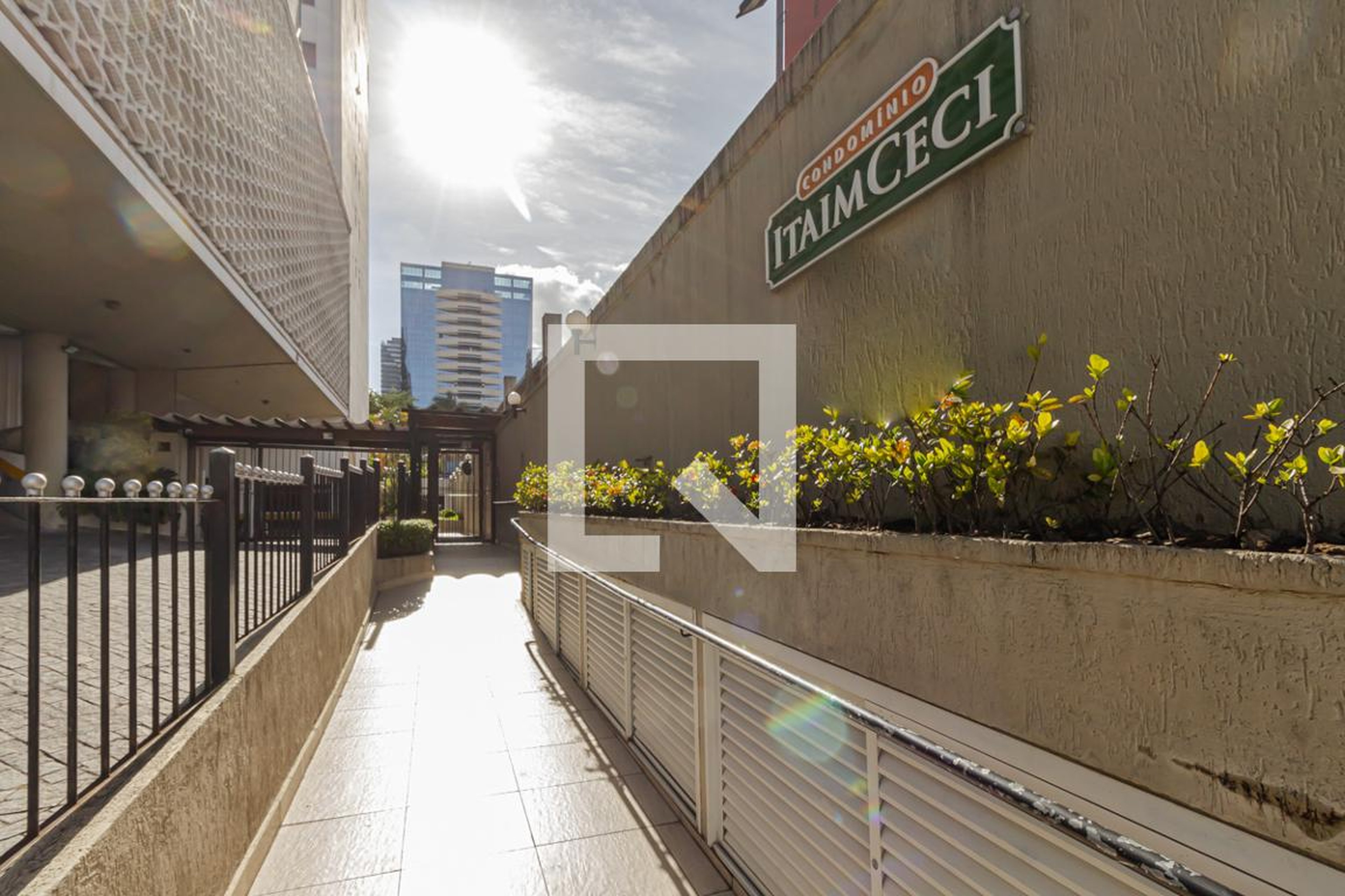 Fachada Edificio Centro Comercial Itaim Ceci