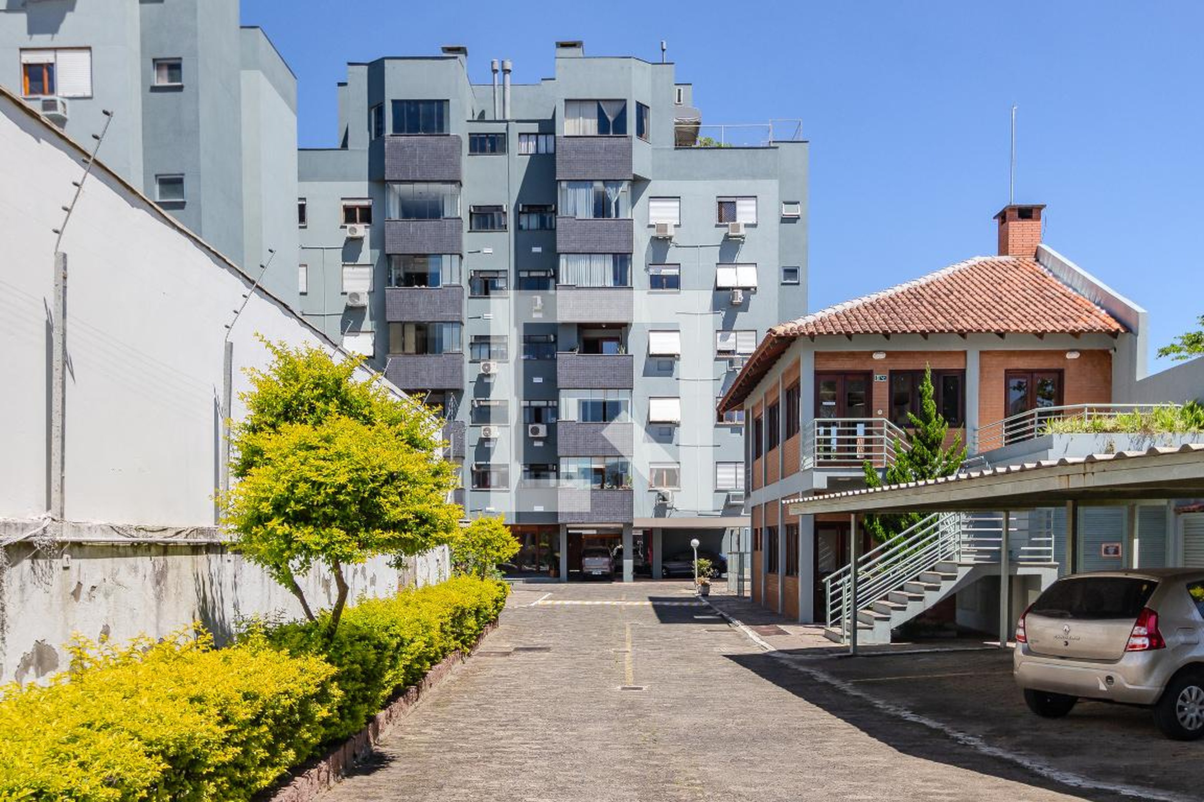 Fachada Condomínio em Rua Afonso Arinos, 292