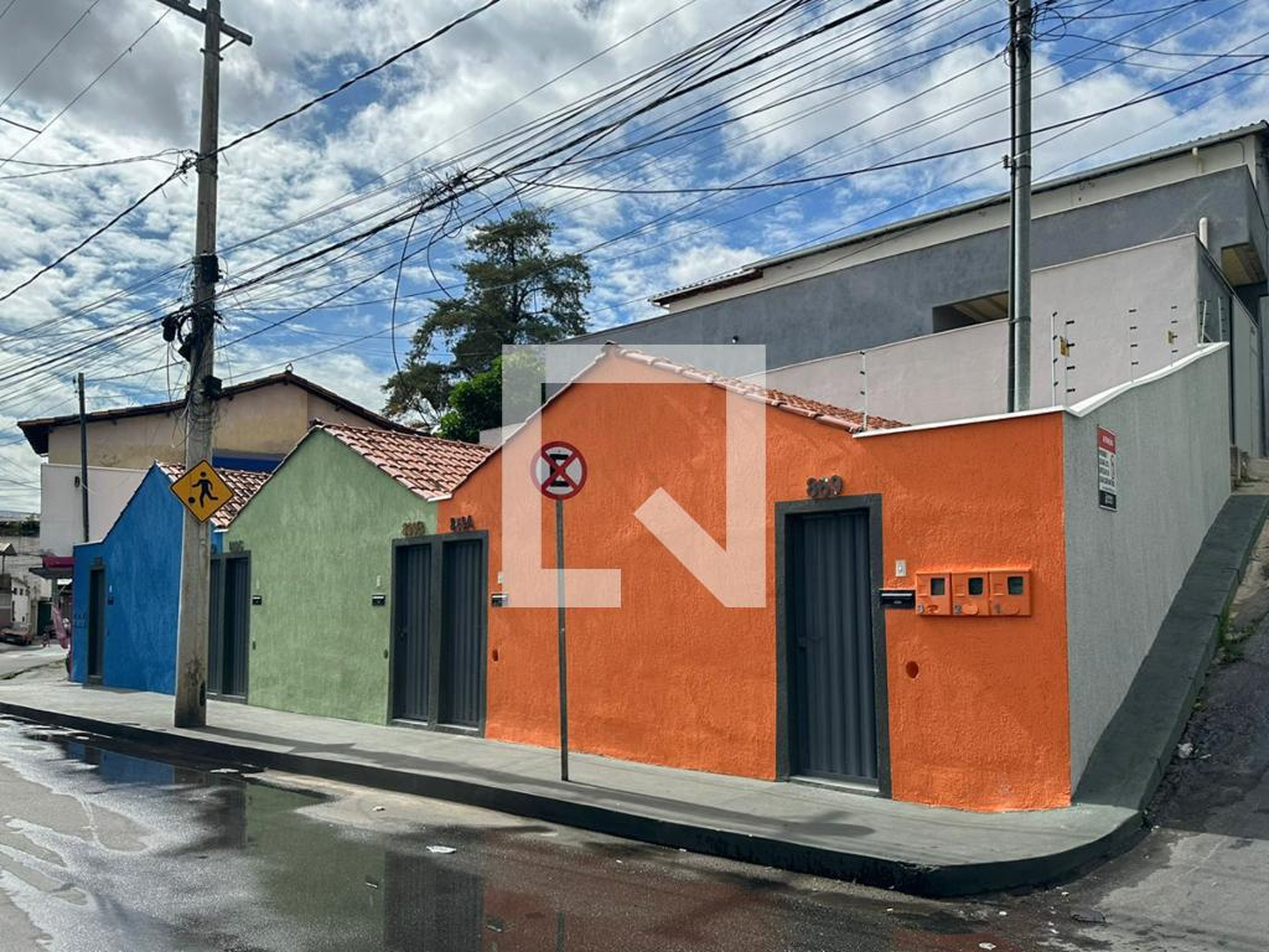 Fachada Condomínio em Rua Professor Aimoré Dutra, 869