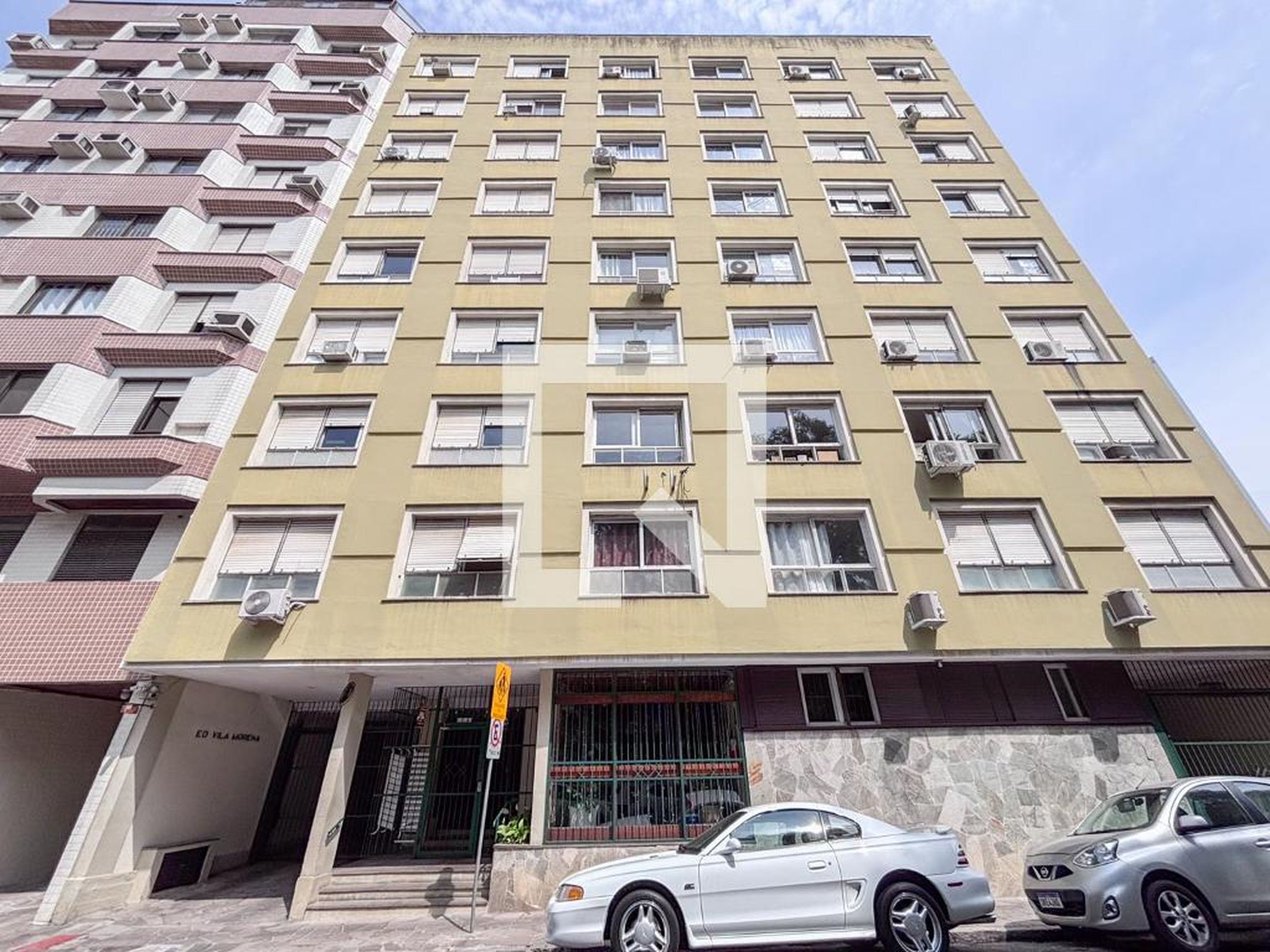 Fachada Condomínio em Rua Sarmento Leite, 763