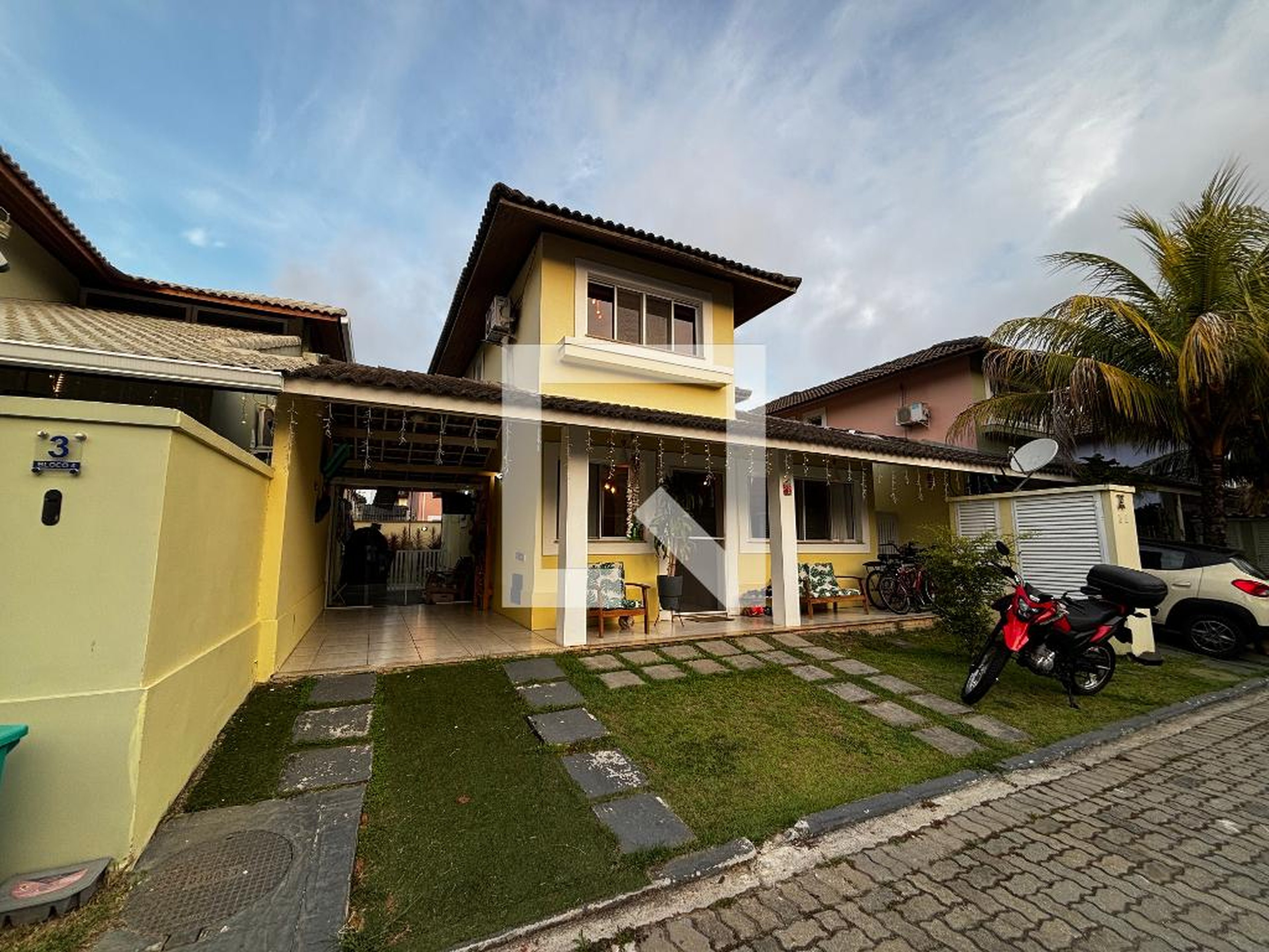 Fachada Condomínio em Rua Geraldo Irineo Joffily, 110