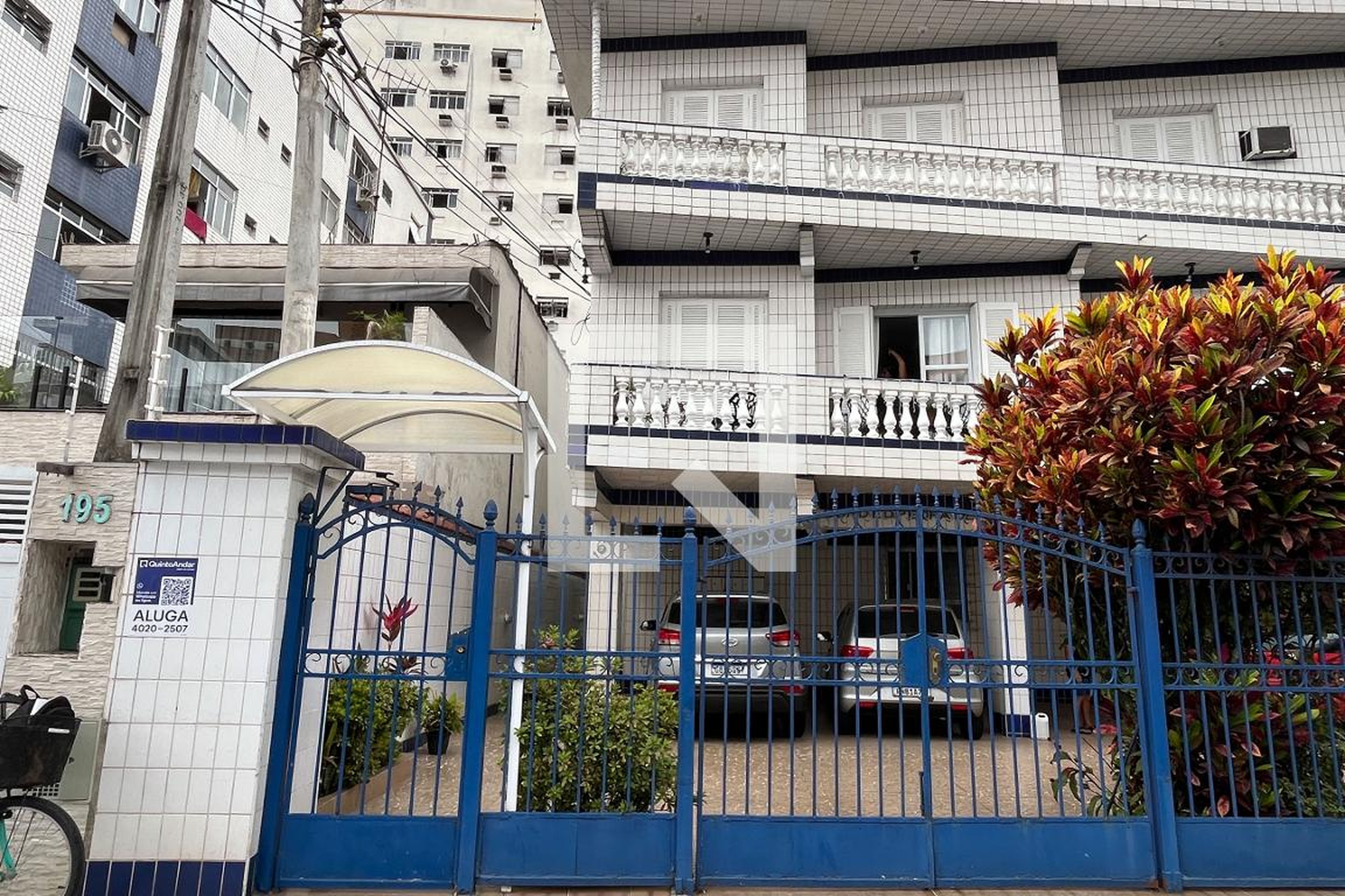 Fachada Condomínio em Rua Cunha Moreira, 197