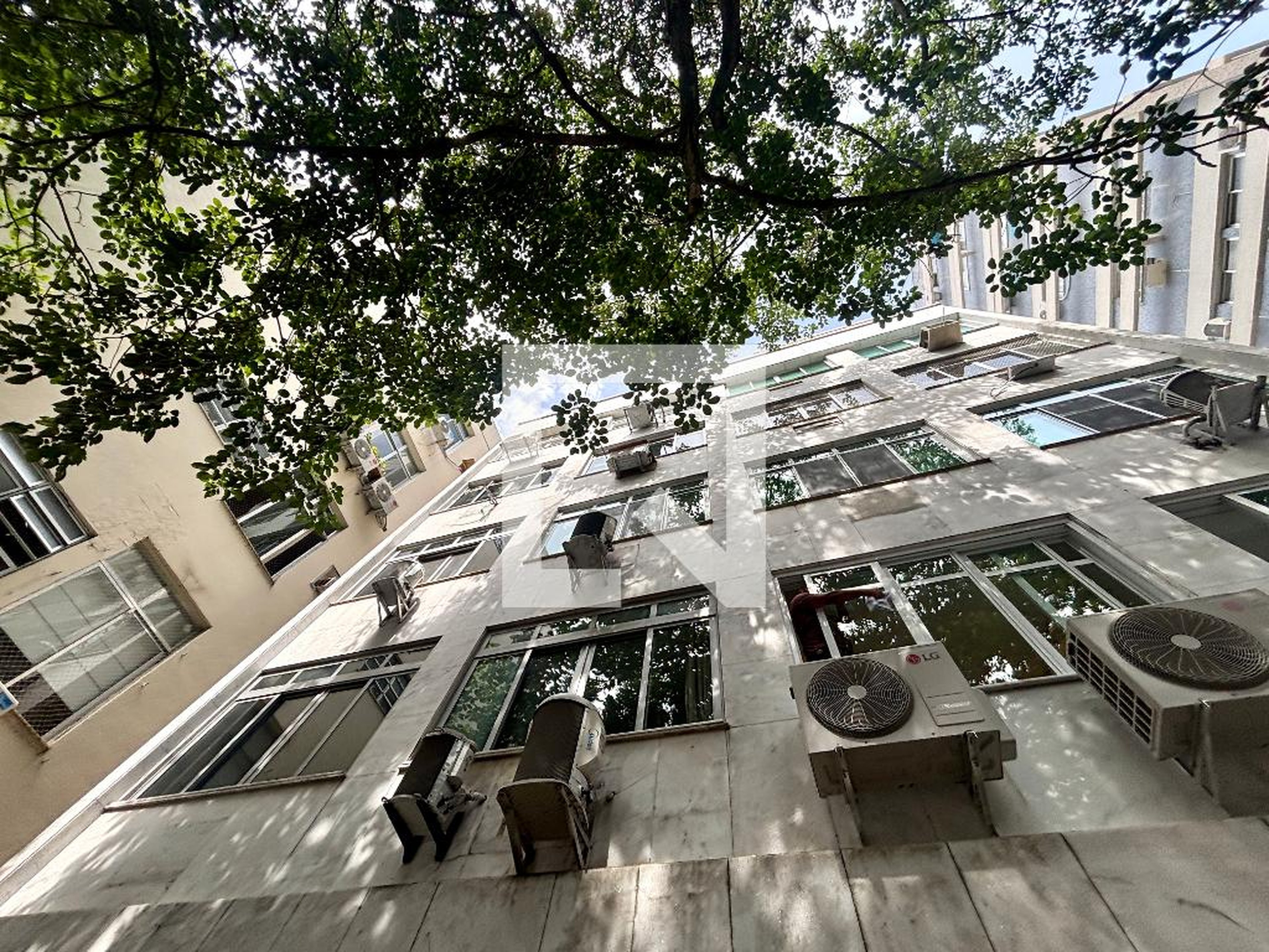 Fachada Condomínio em Rua José Linhares, 218