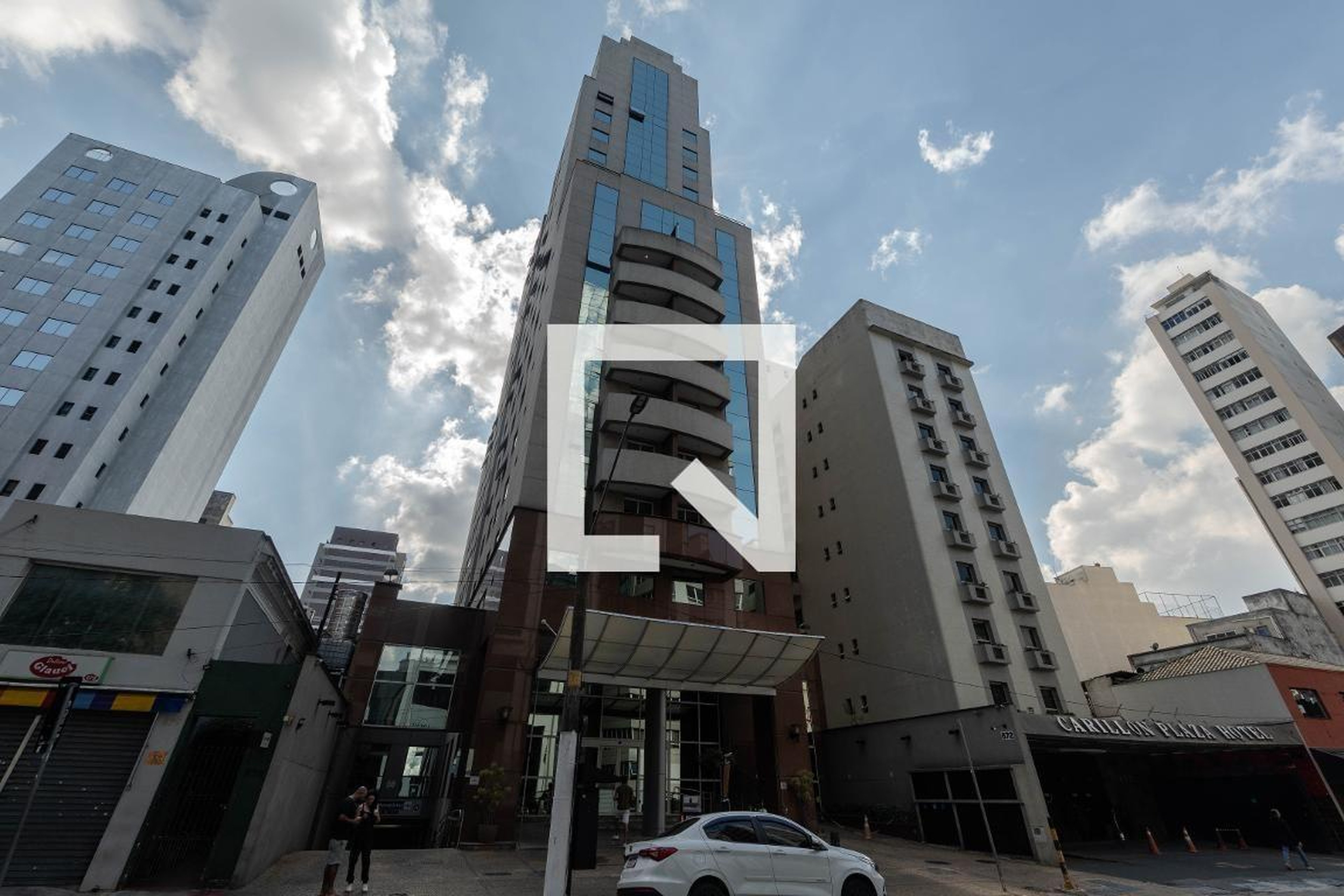 Fachada Condomínio em Rua Bela Cintra, 678