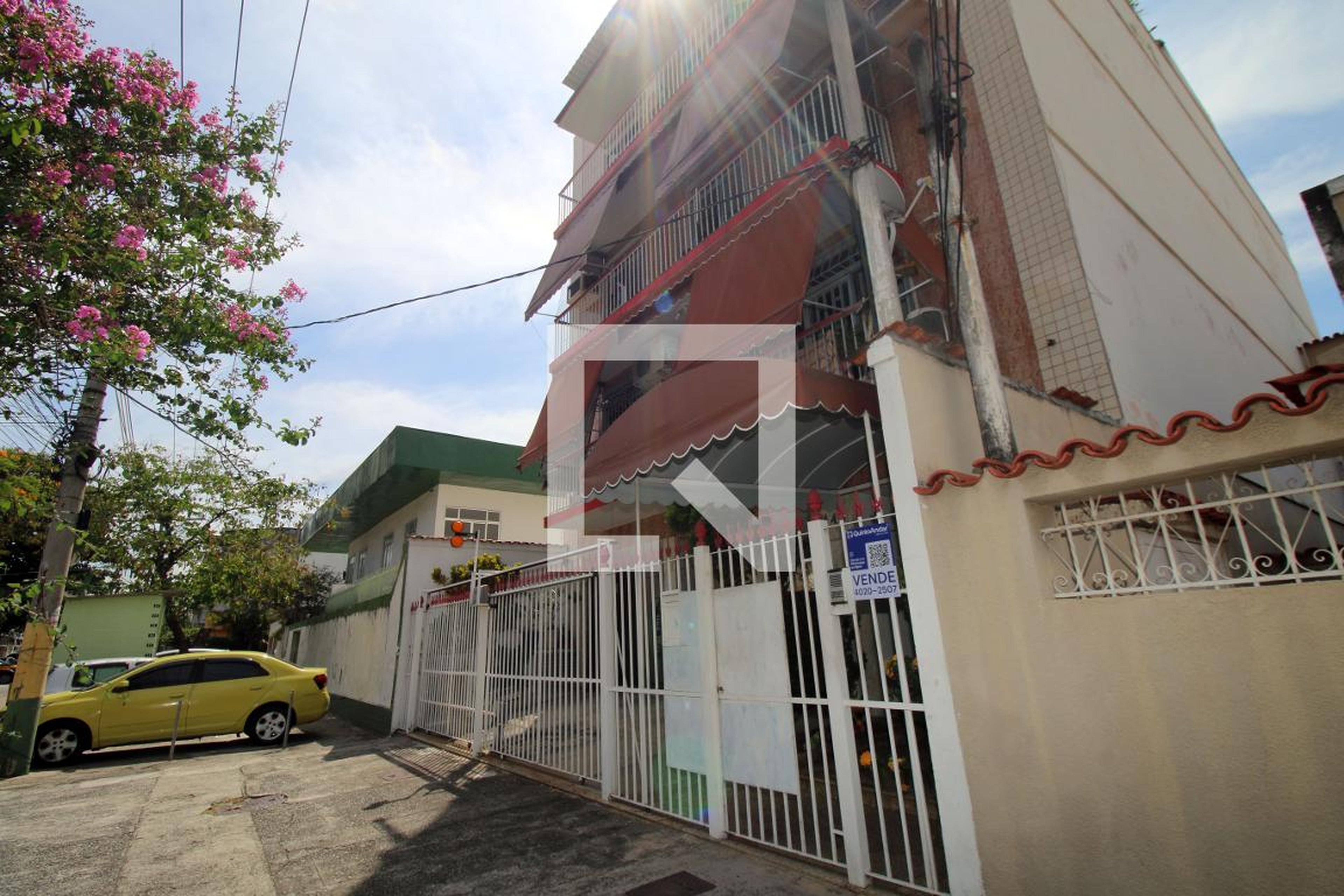 Fachada do Prédio Condomínio em Rua Ararai, 446