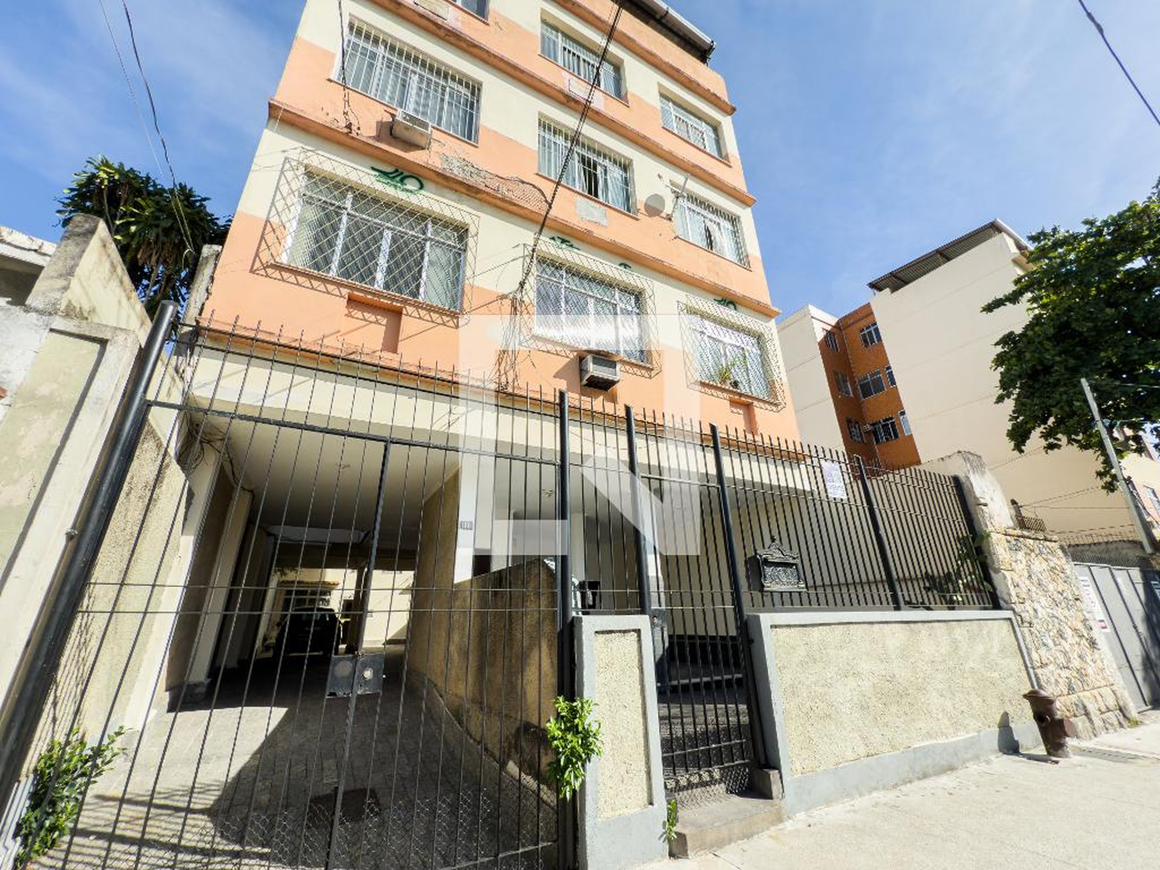 Fachada Condomínio em Rua João Silva, 180