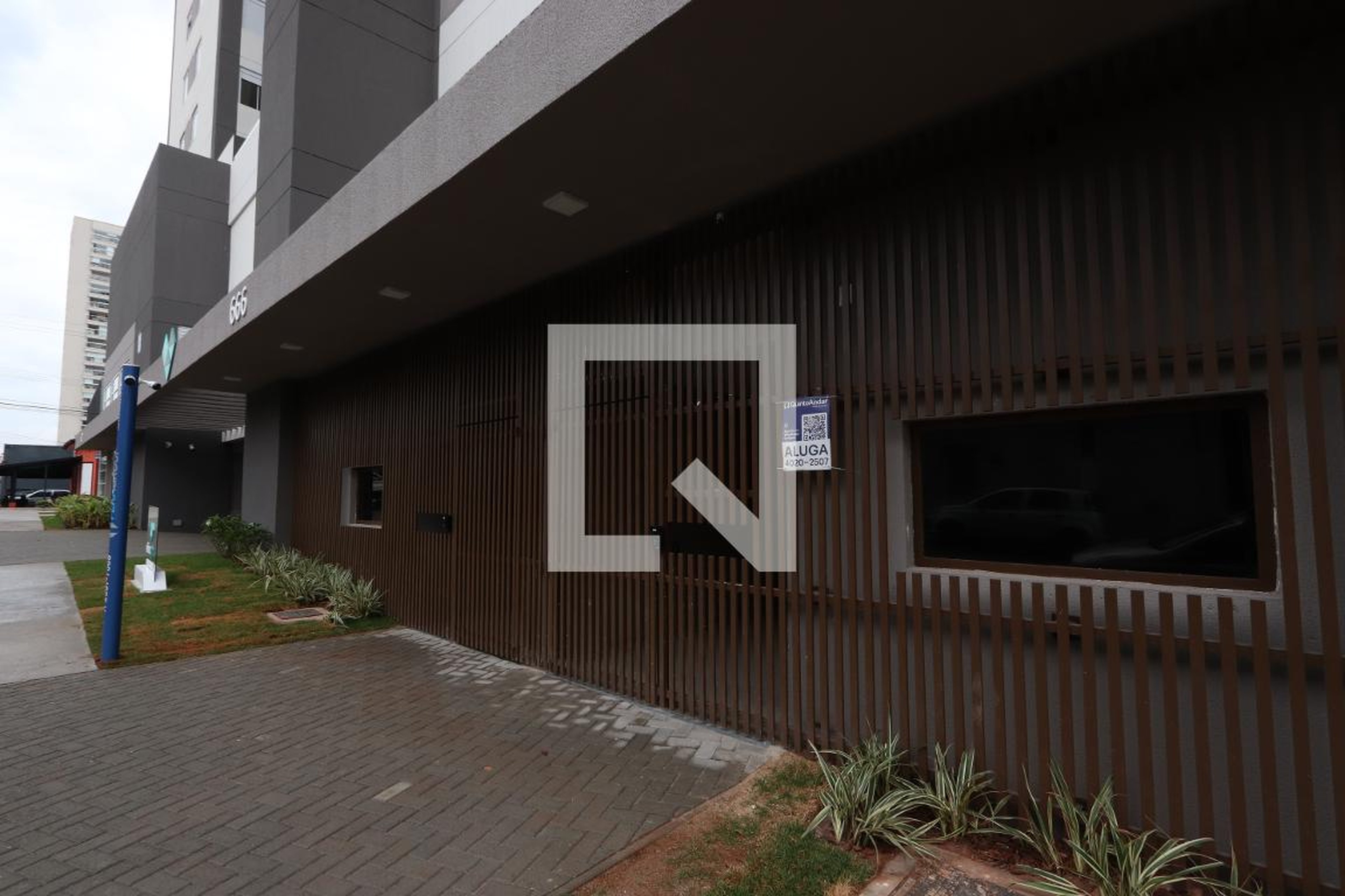 Entrada Condomínio em Rua Cavour, 666