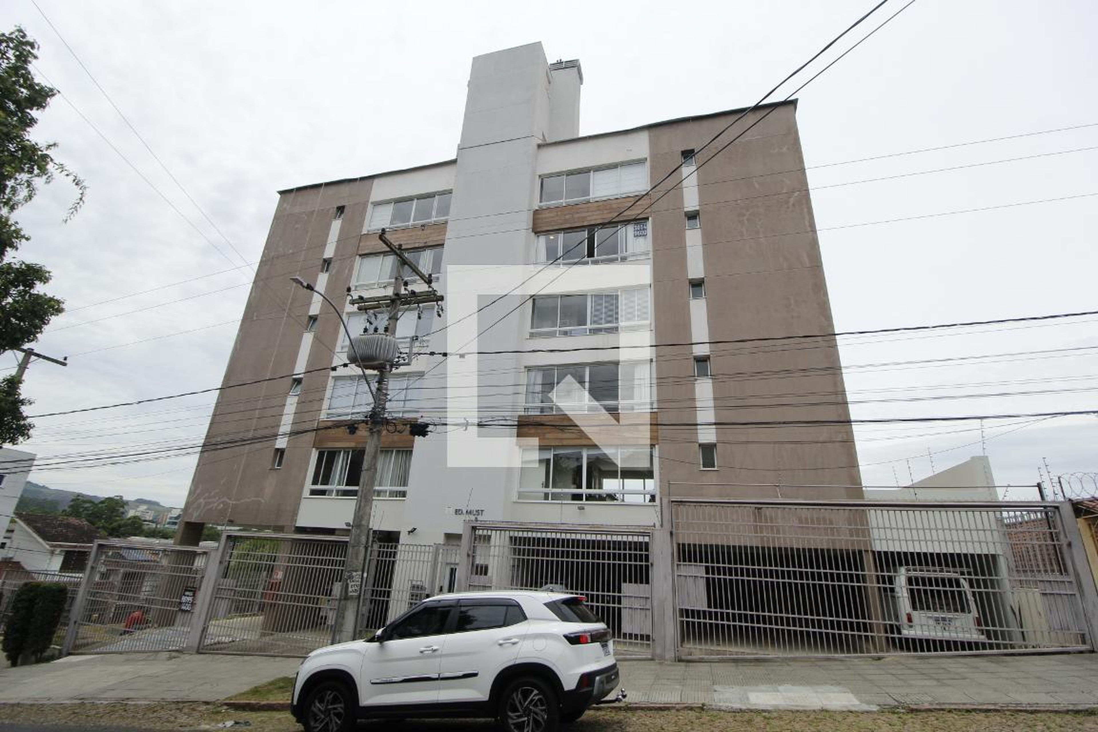 Fachada Condomínio em Rua Professor Abílio Azambuja, 145