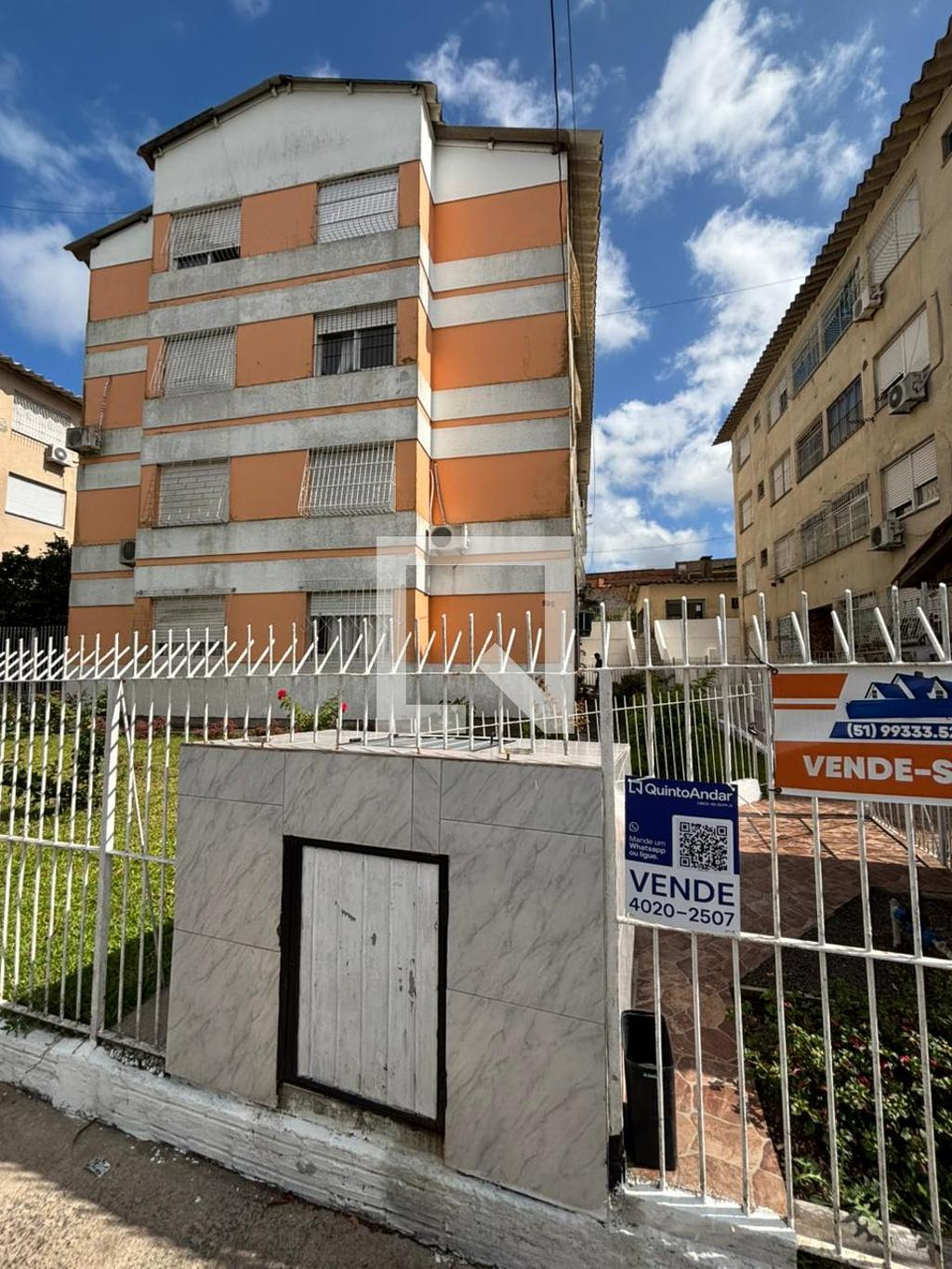 Fachada Condomínio em Rua Carlos Estevão, 895