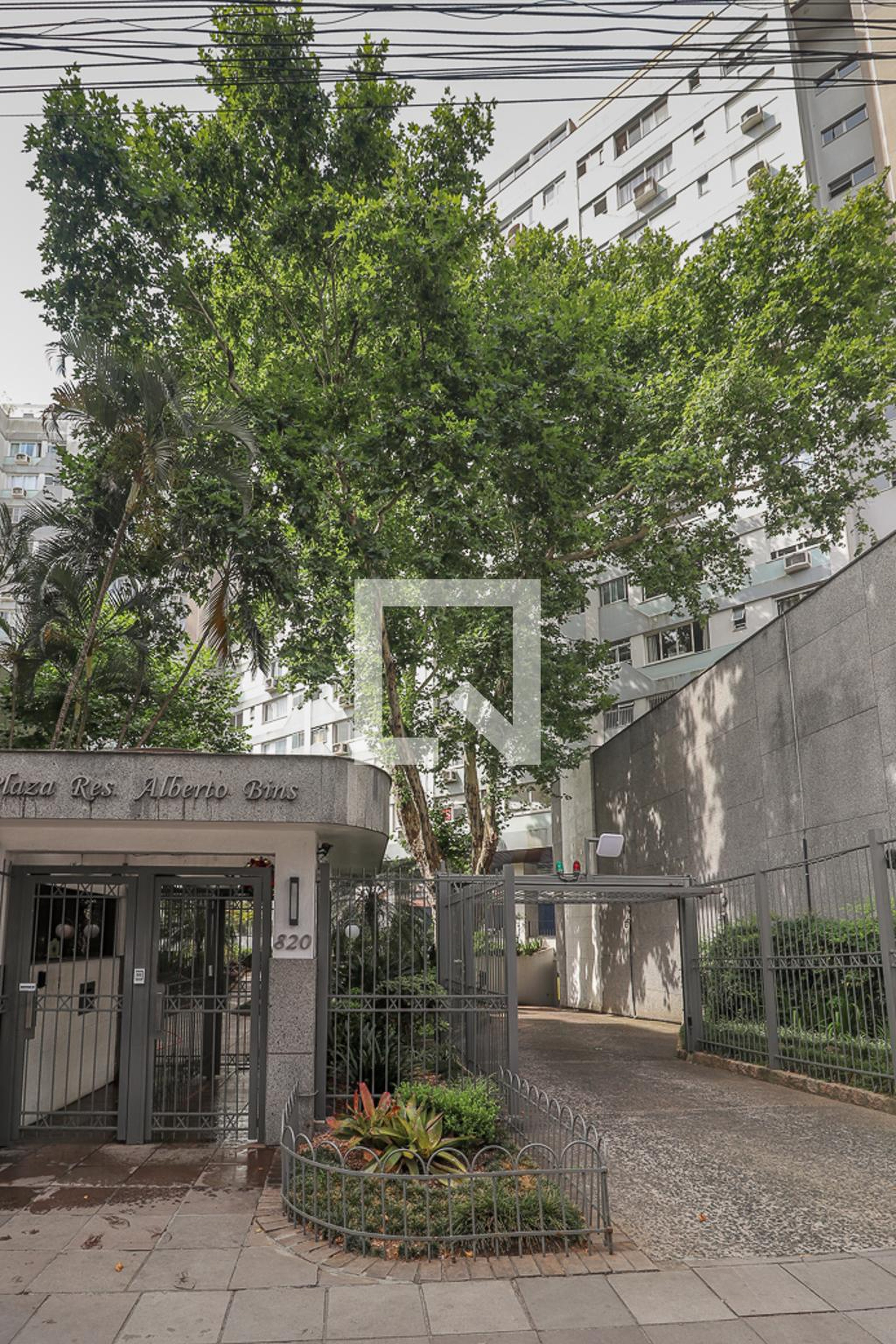 Fachada Condomínio Plaza Residencial Alberto Bins