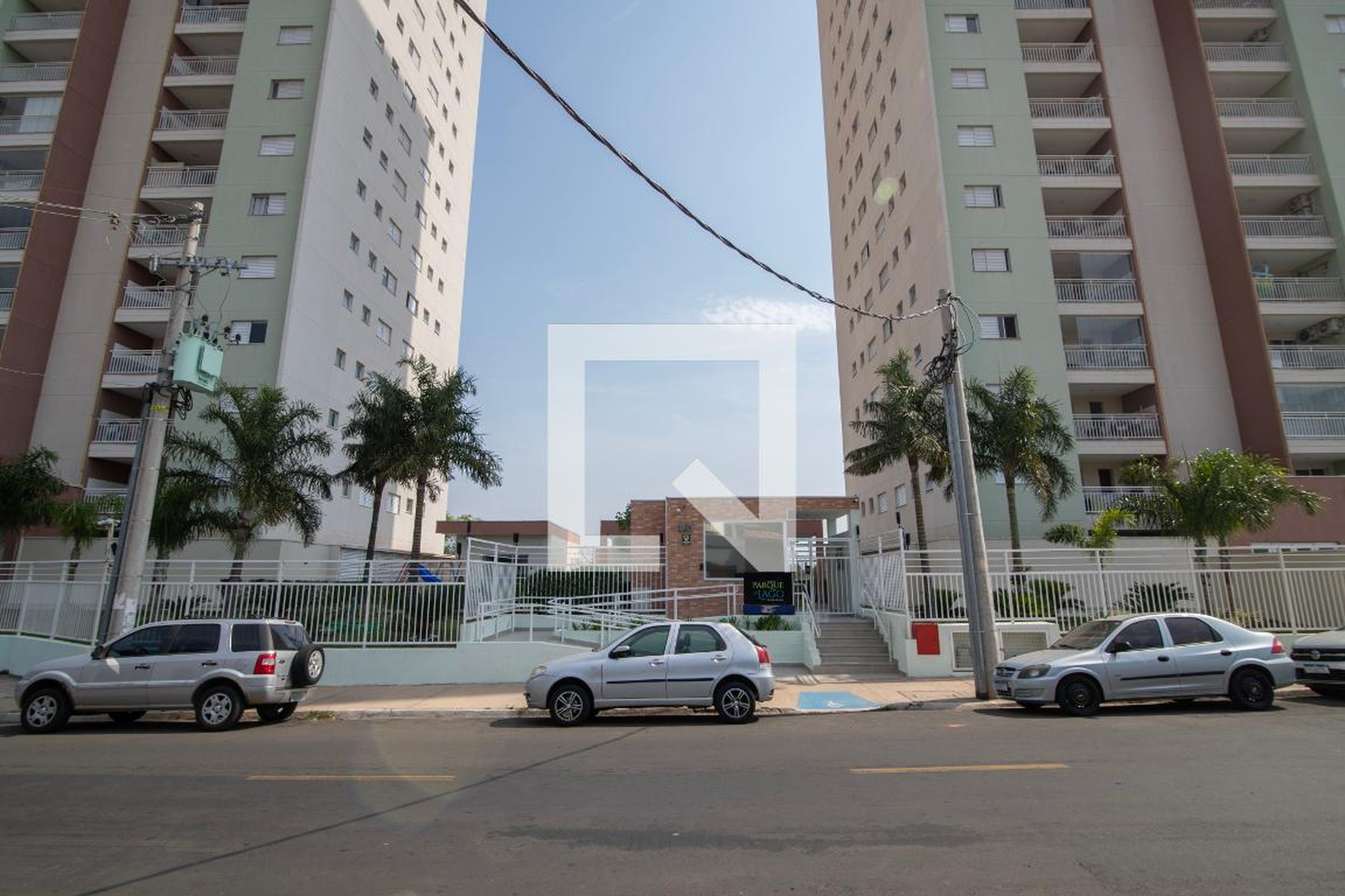 Fachada do Condomínio Condomínio Parque do Lago Residence