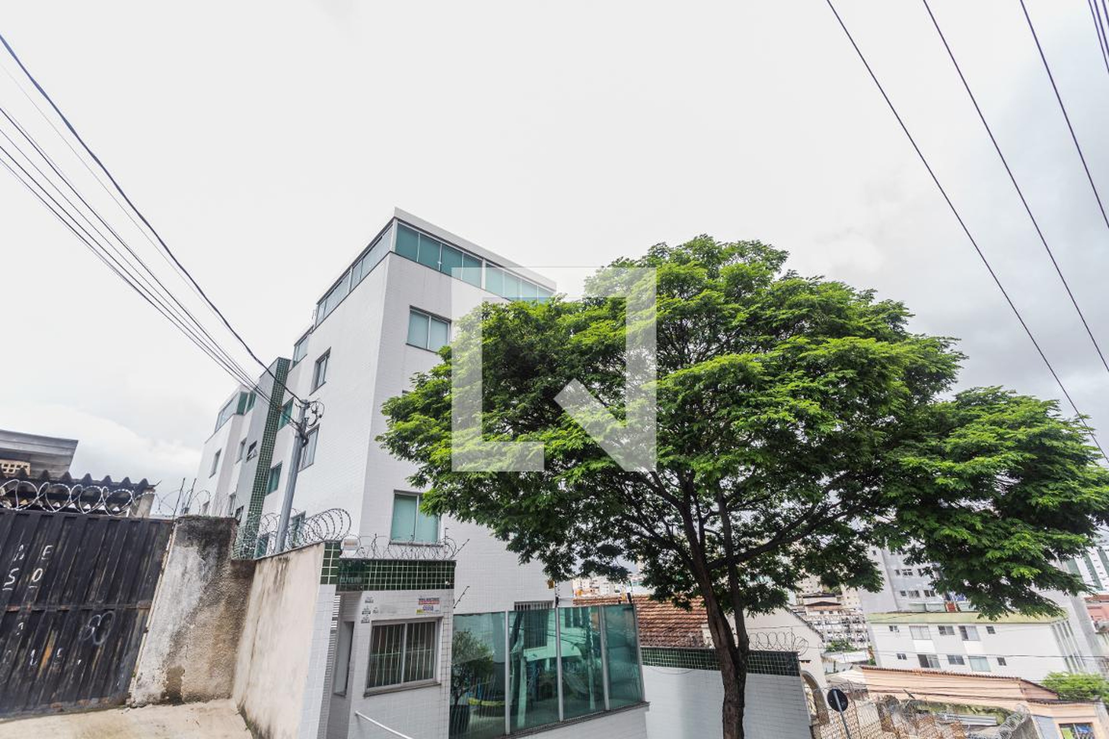 Fachada Condomínio em Rua Pitangui, 2042