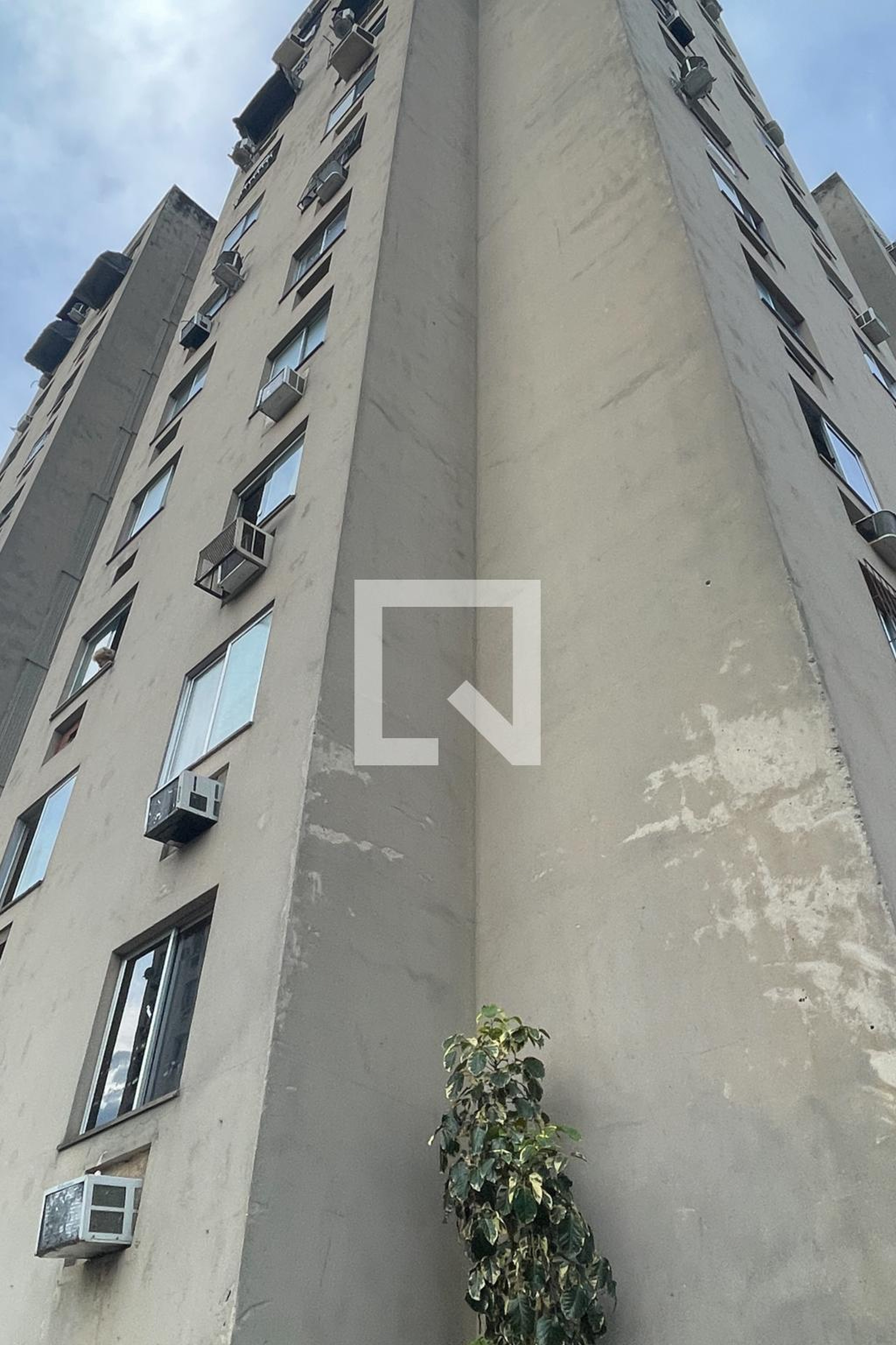 Fachada Condomínio em Rua Maurício de Abreu, 105