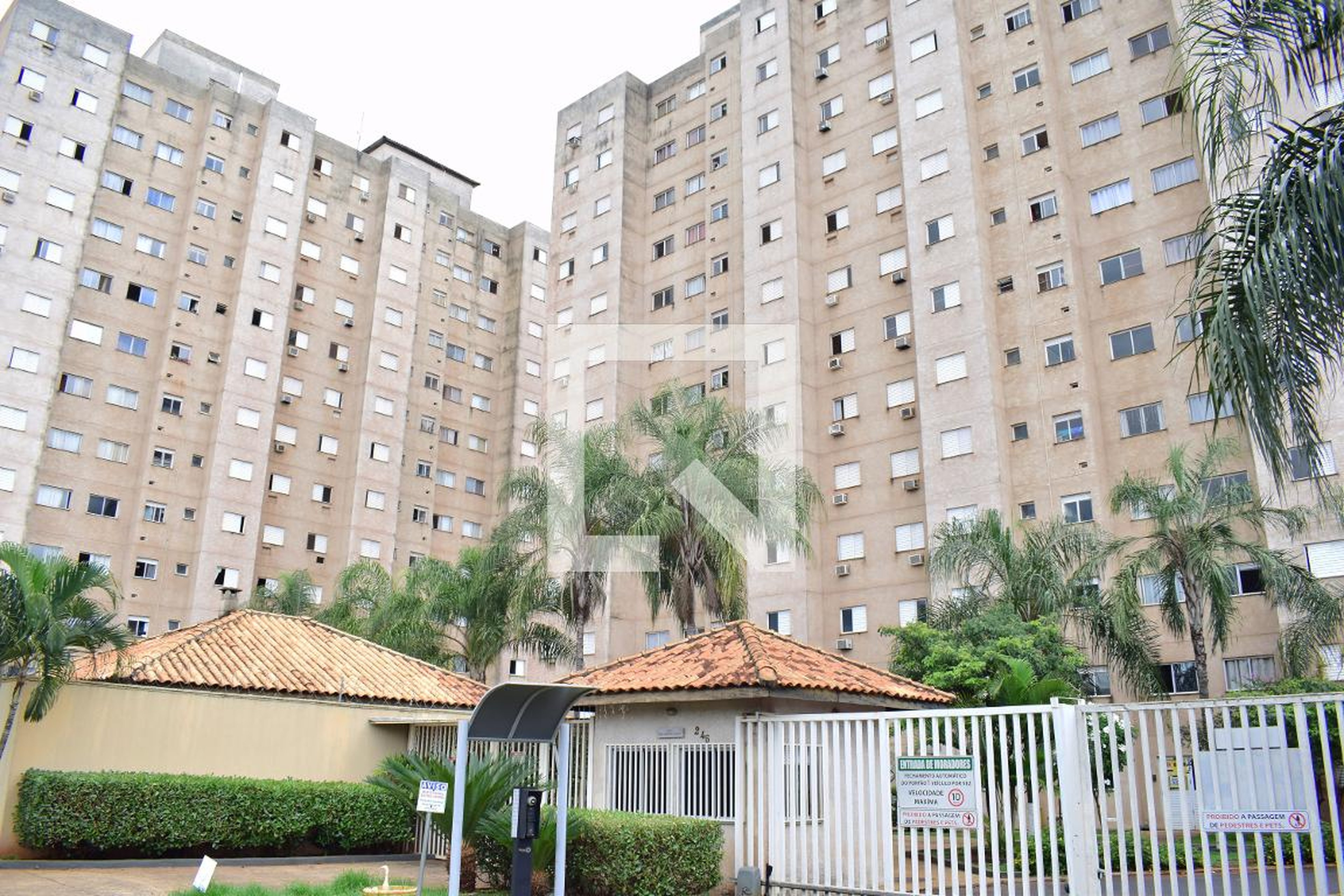 Fachada do Prédio Condomínio em Rua Doutor Edgar Cajado, 254