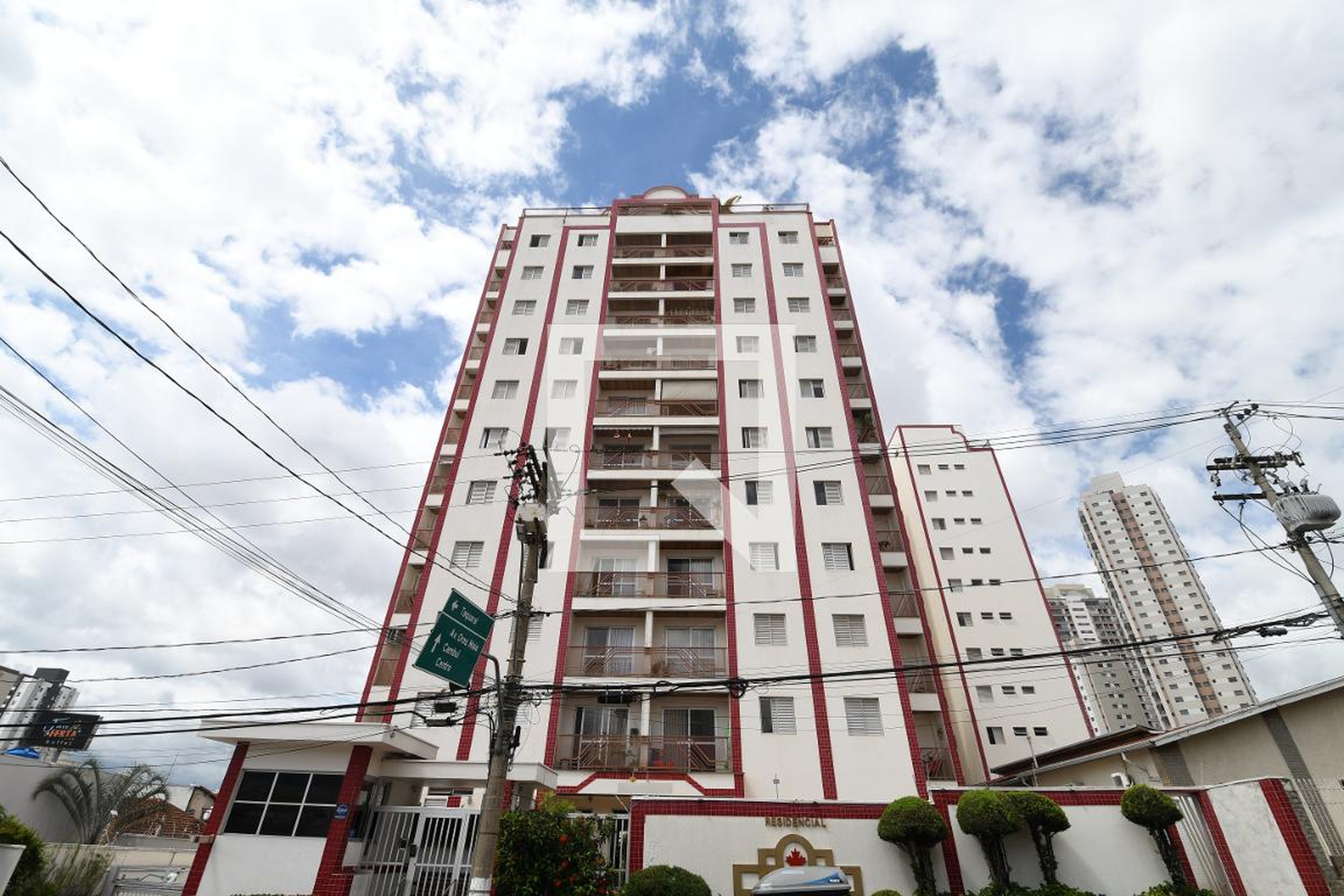 Fachada do Prédio Condomínio em Rua Rafael Sampaio, 387