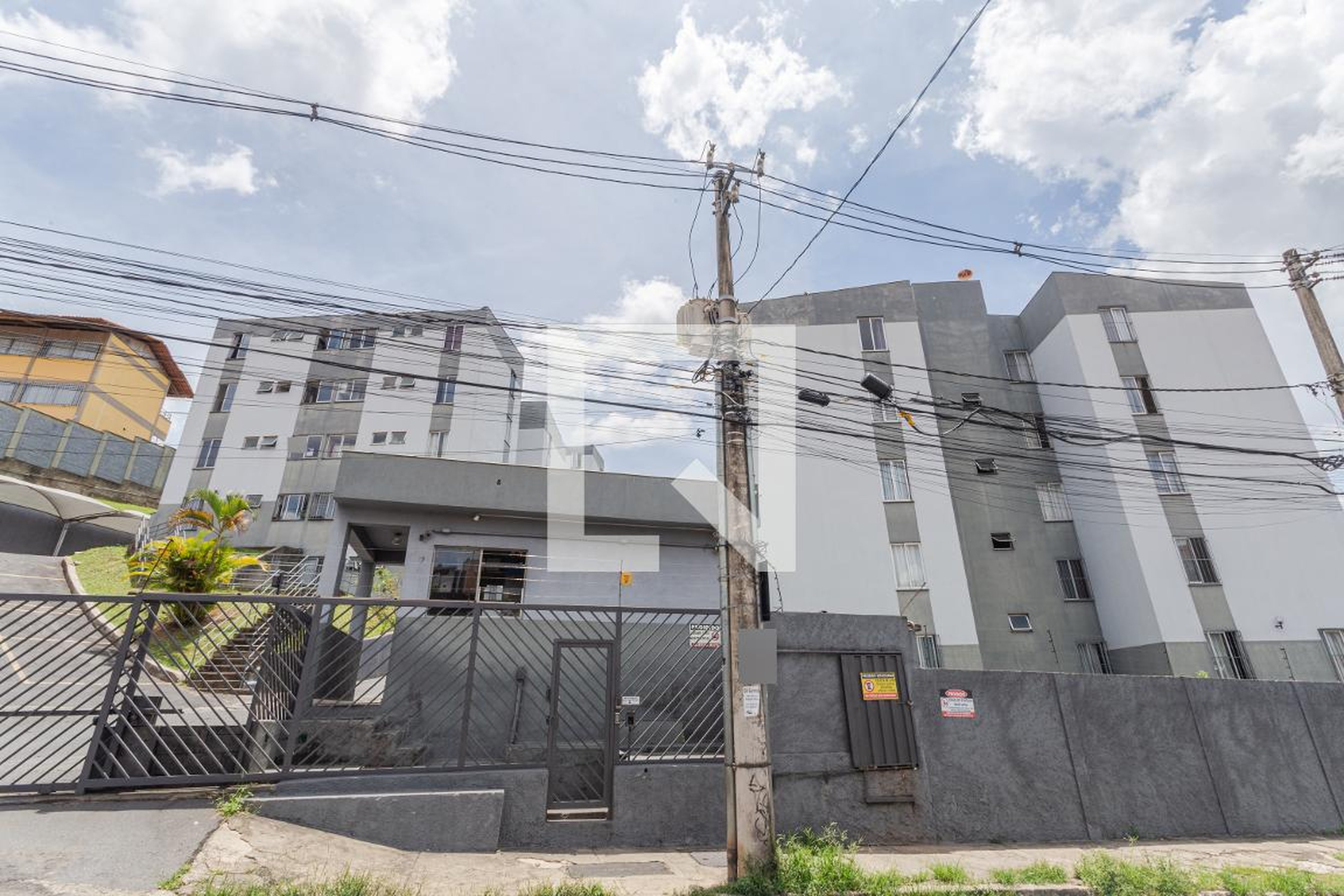 Fachada Condomínio em Rua Sudário Maximiniano da Rocha, 123