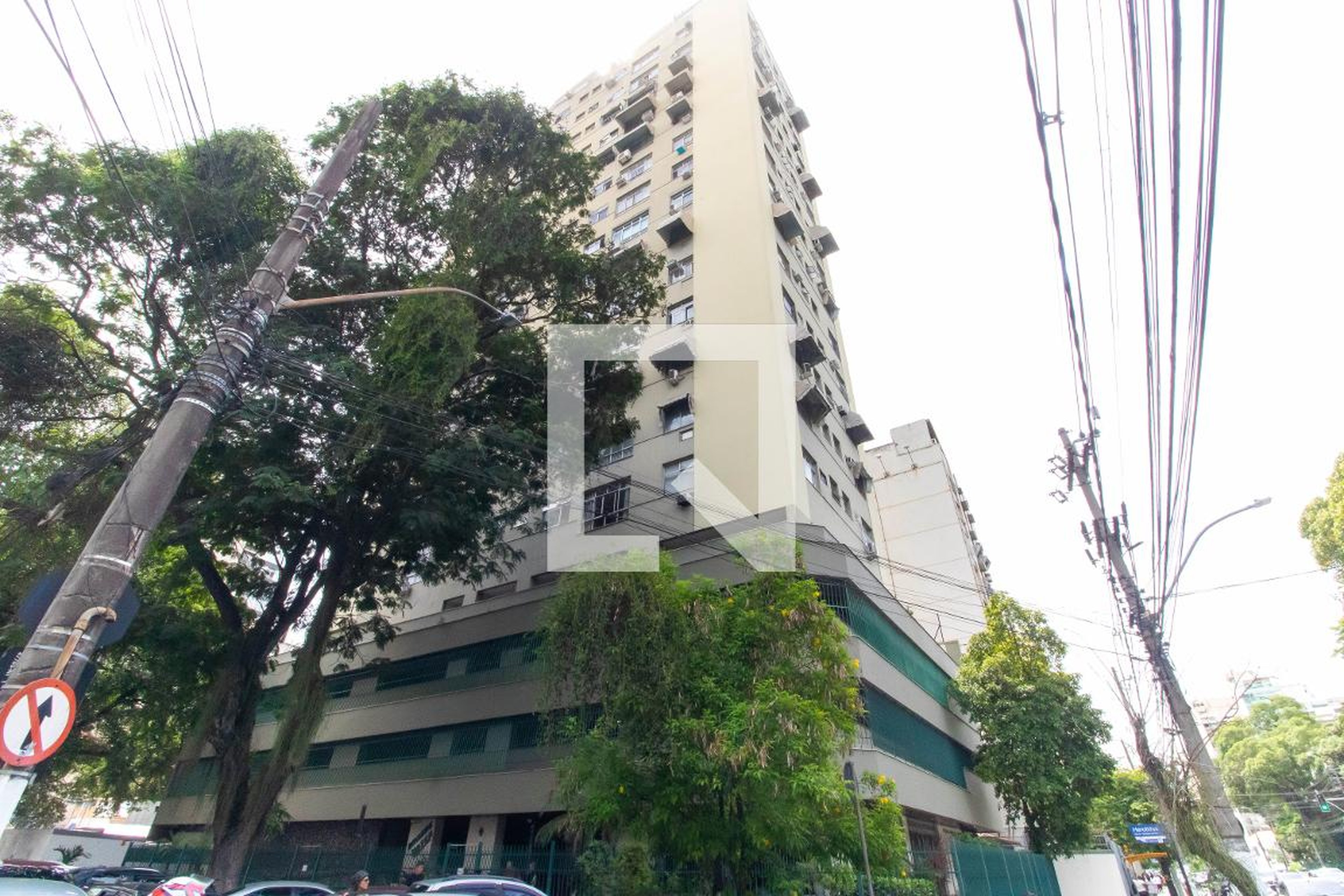 Fachada Condomínio Brands Hatch