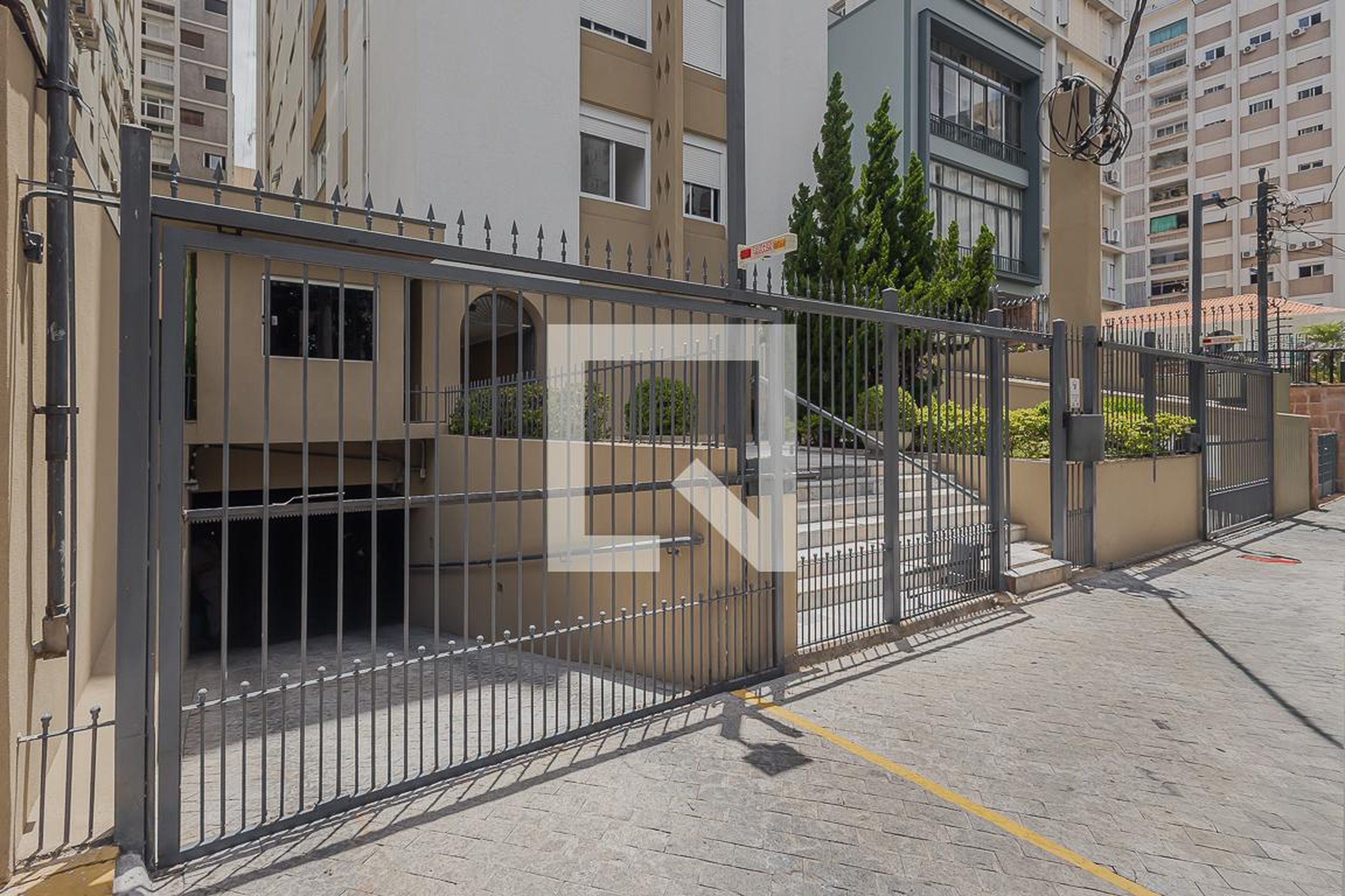 Fachada Condomínio em Alameda Sarutaiá, 160