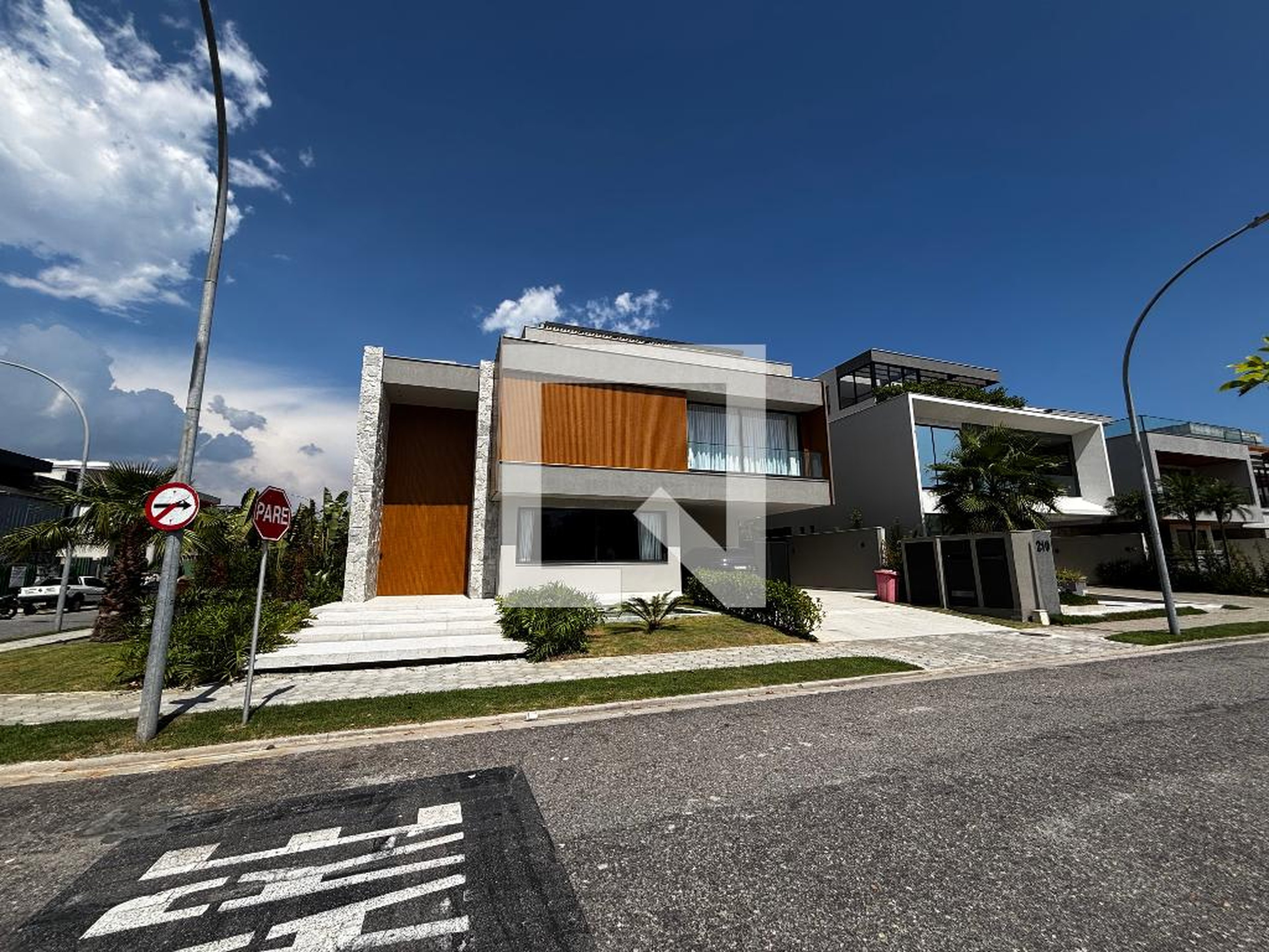 Fachada Condomínio em Rua Ayrton Luiz Gonçalves, 170