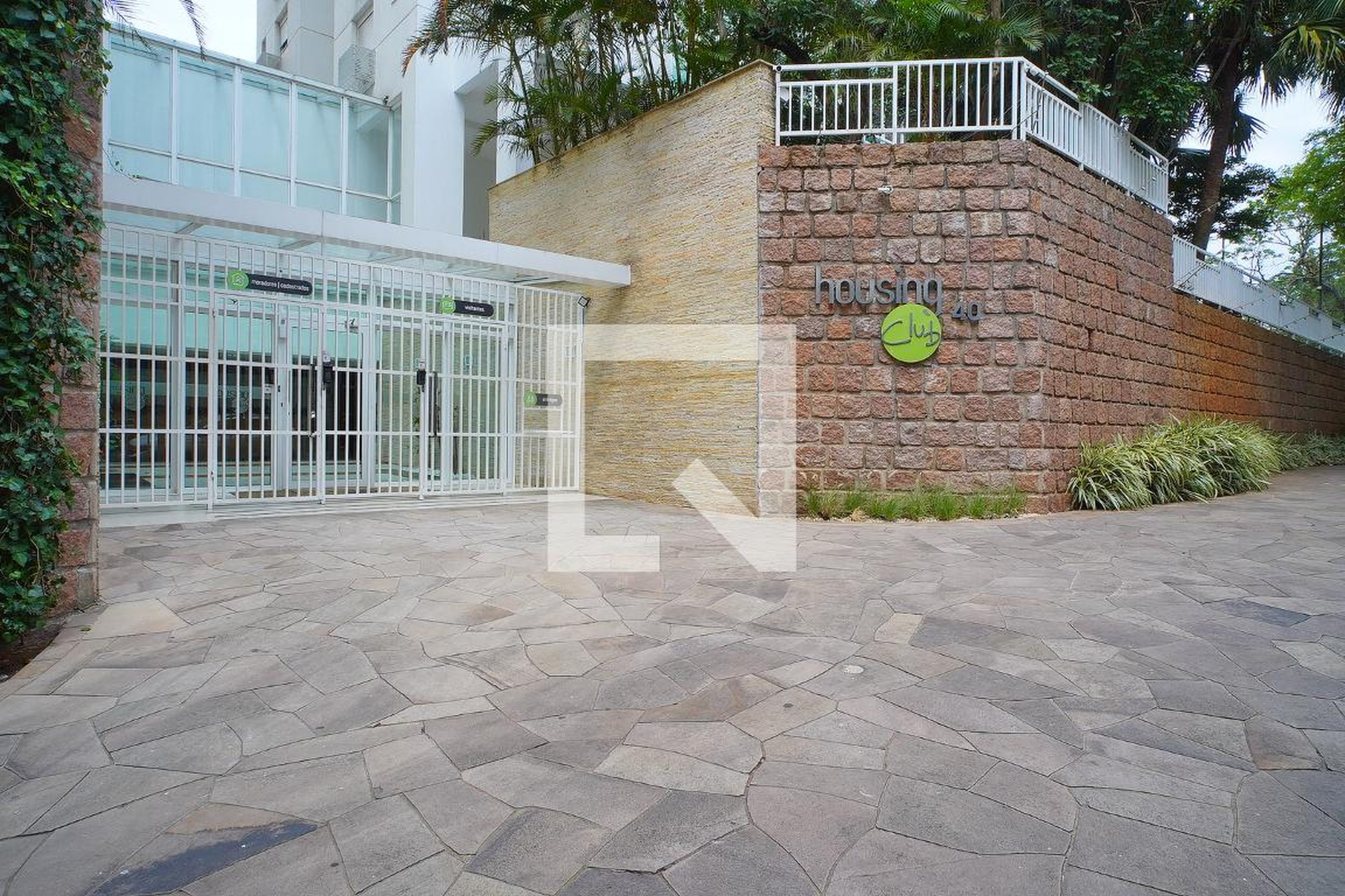 Fachada Condomínio Housing Club