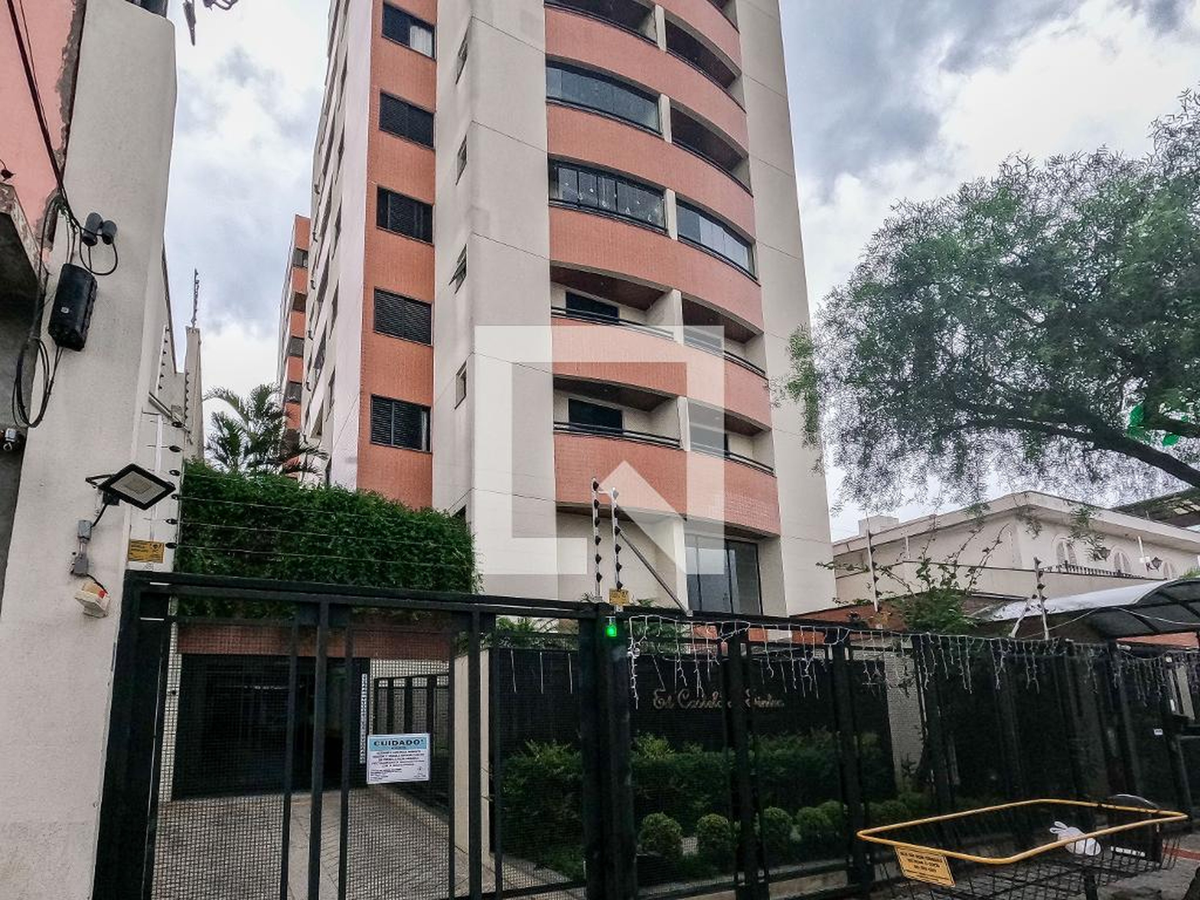 Fachada Condomínio Edif Castelo De Sintra