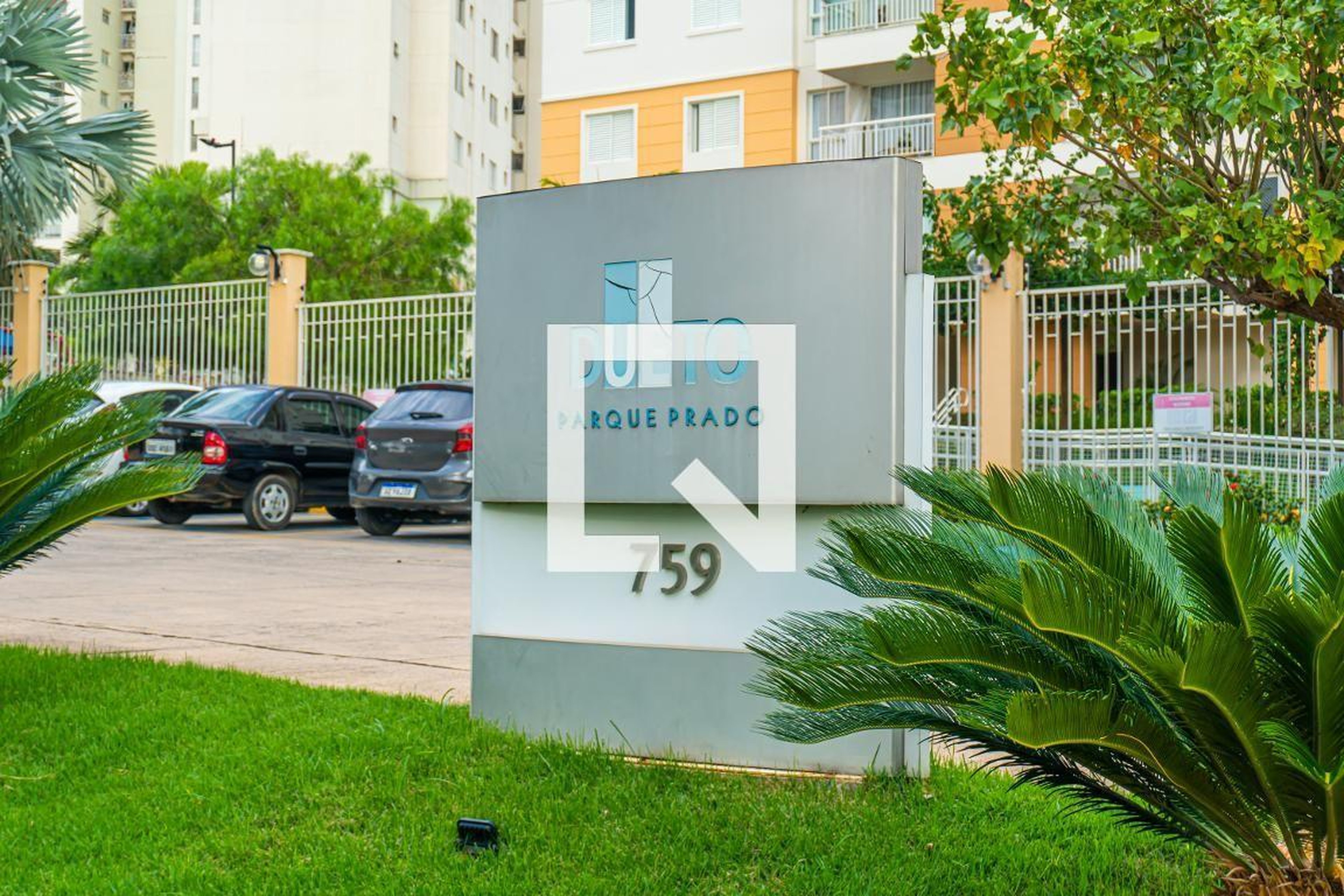 Fachada do Condomínio Condomínio Dueto