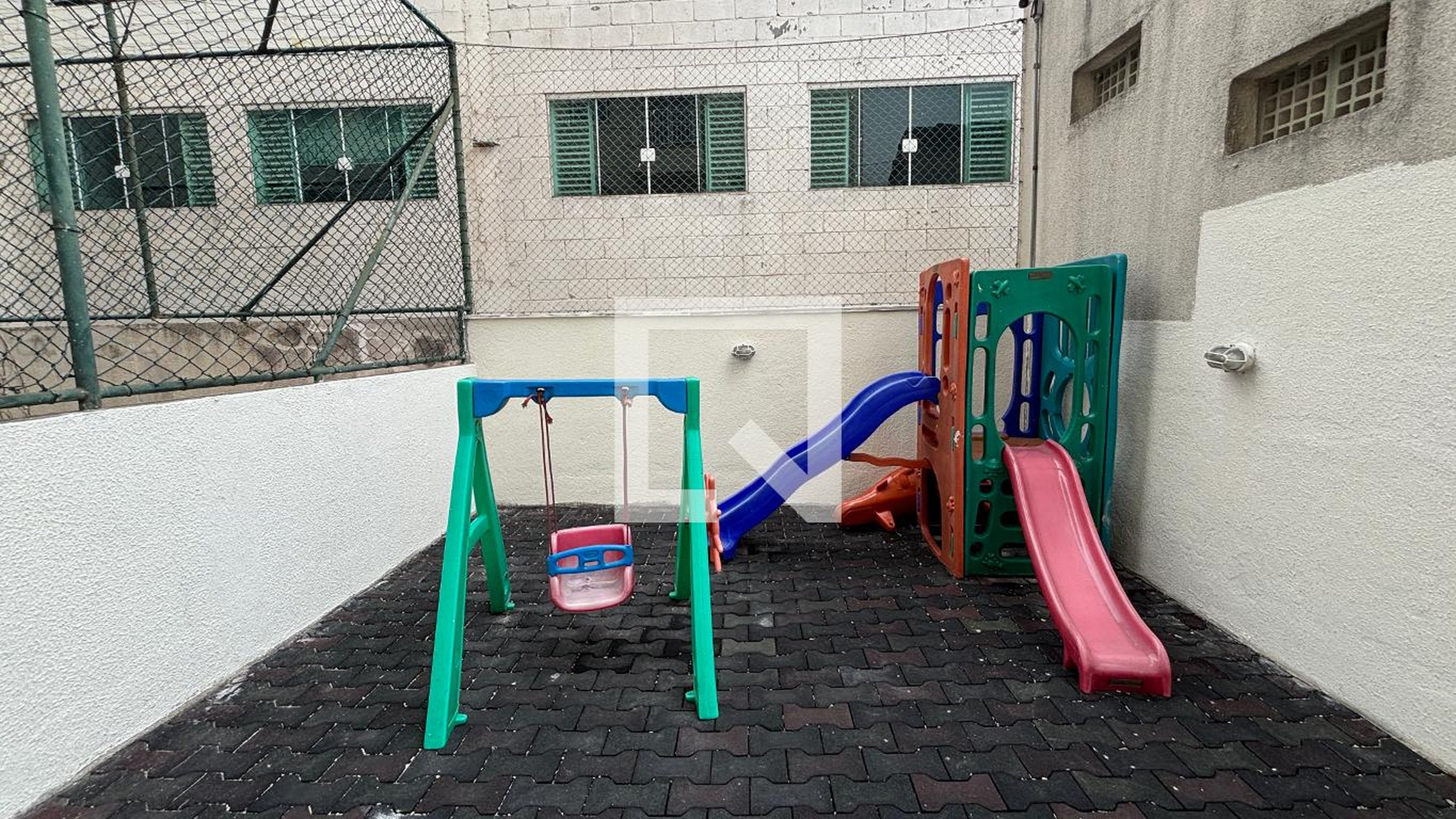 Playground Condomínio em Rua Madri, 371