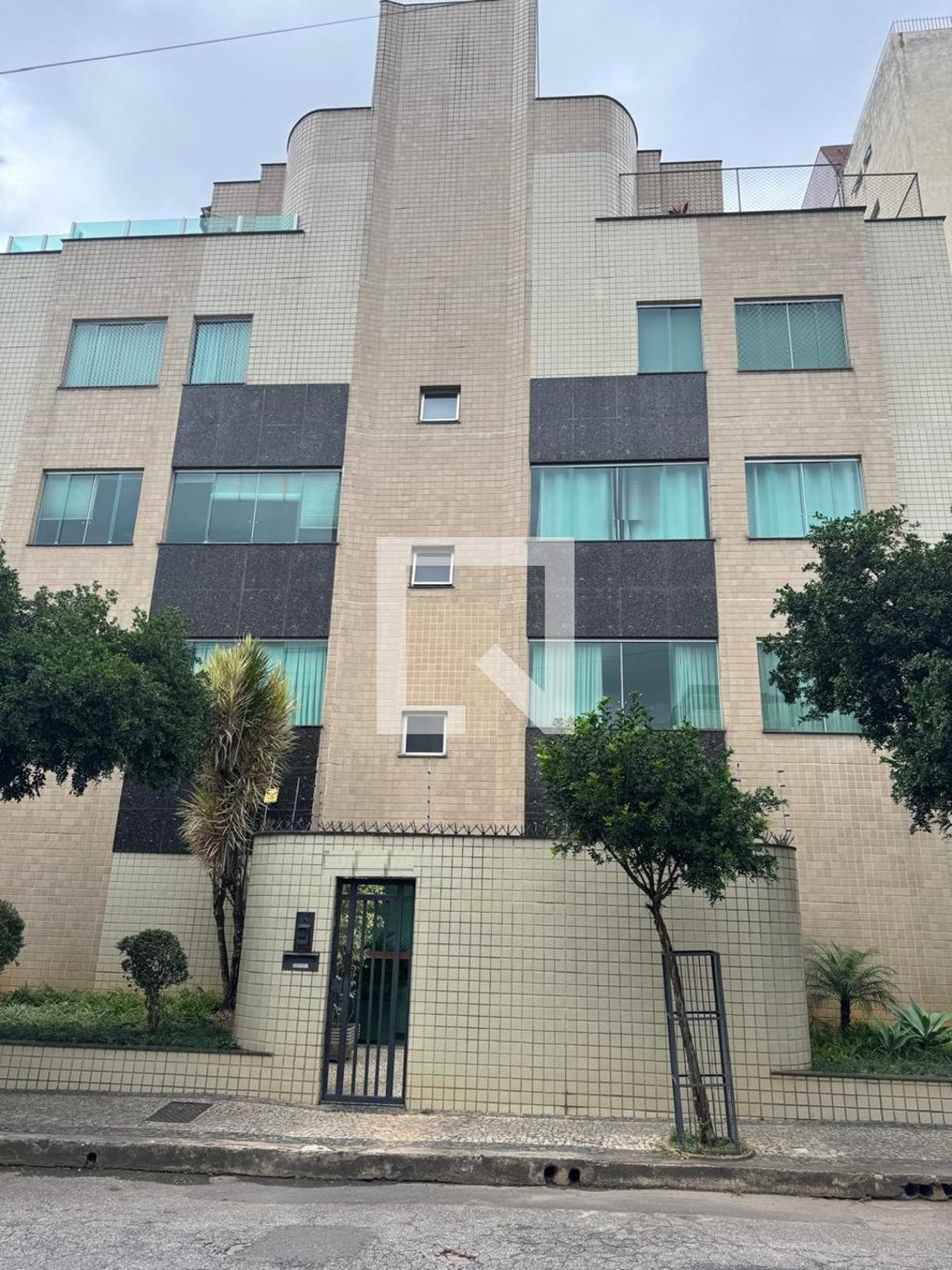 Fachada Condomínio em Rua Itapemirim, 241