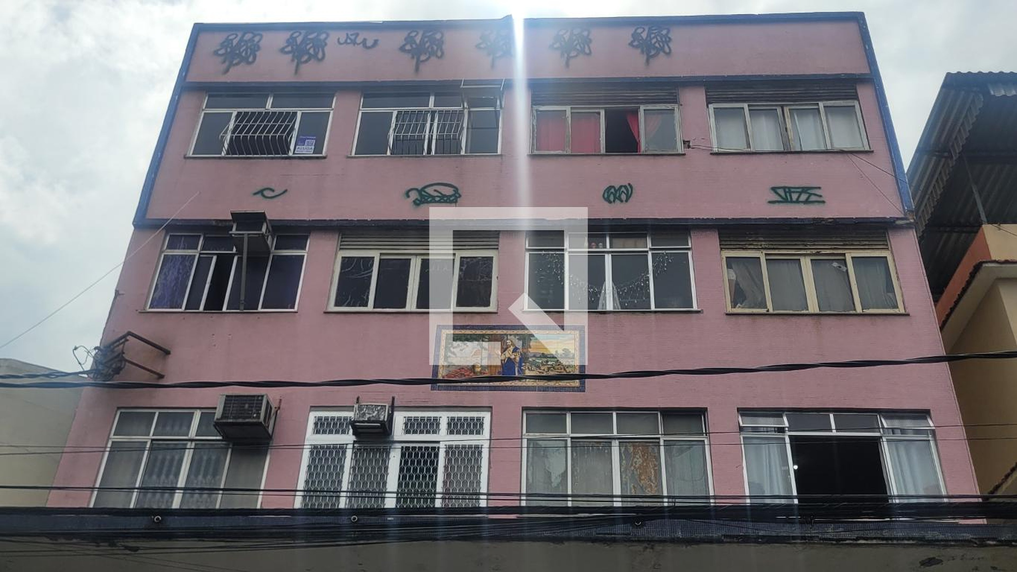 Fachada Condomínio em Rua Sanatório, 61