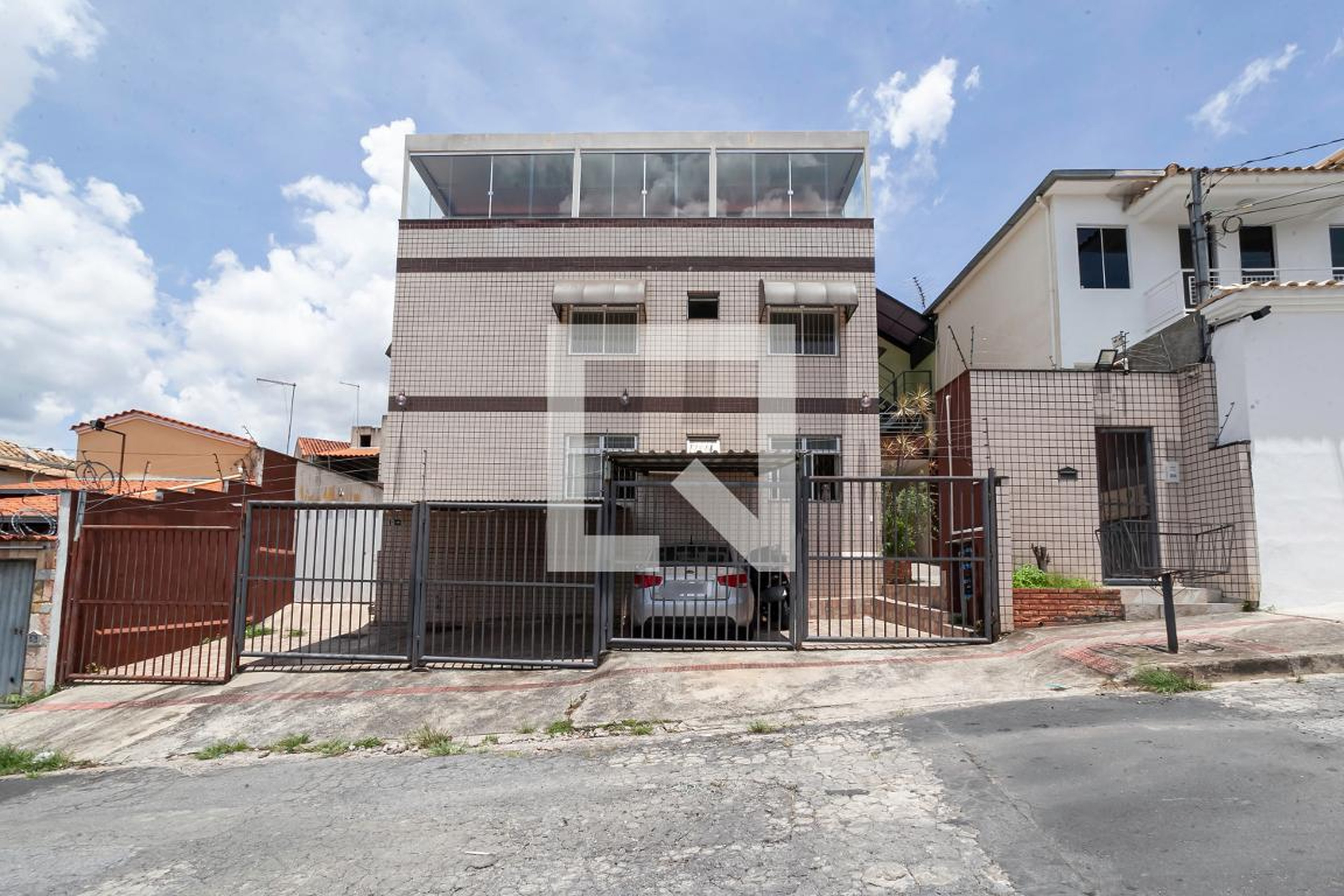 Fachada Condomínio em Rua Paulo Gonçalves, 70