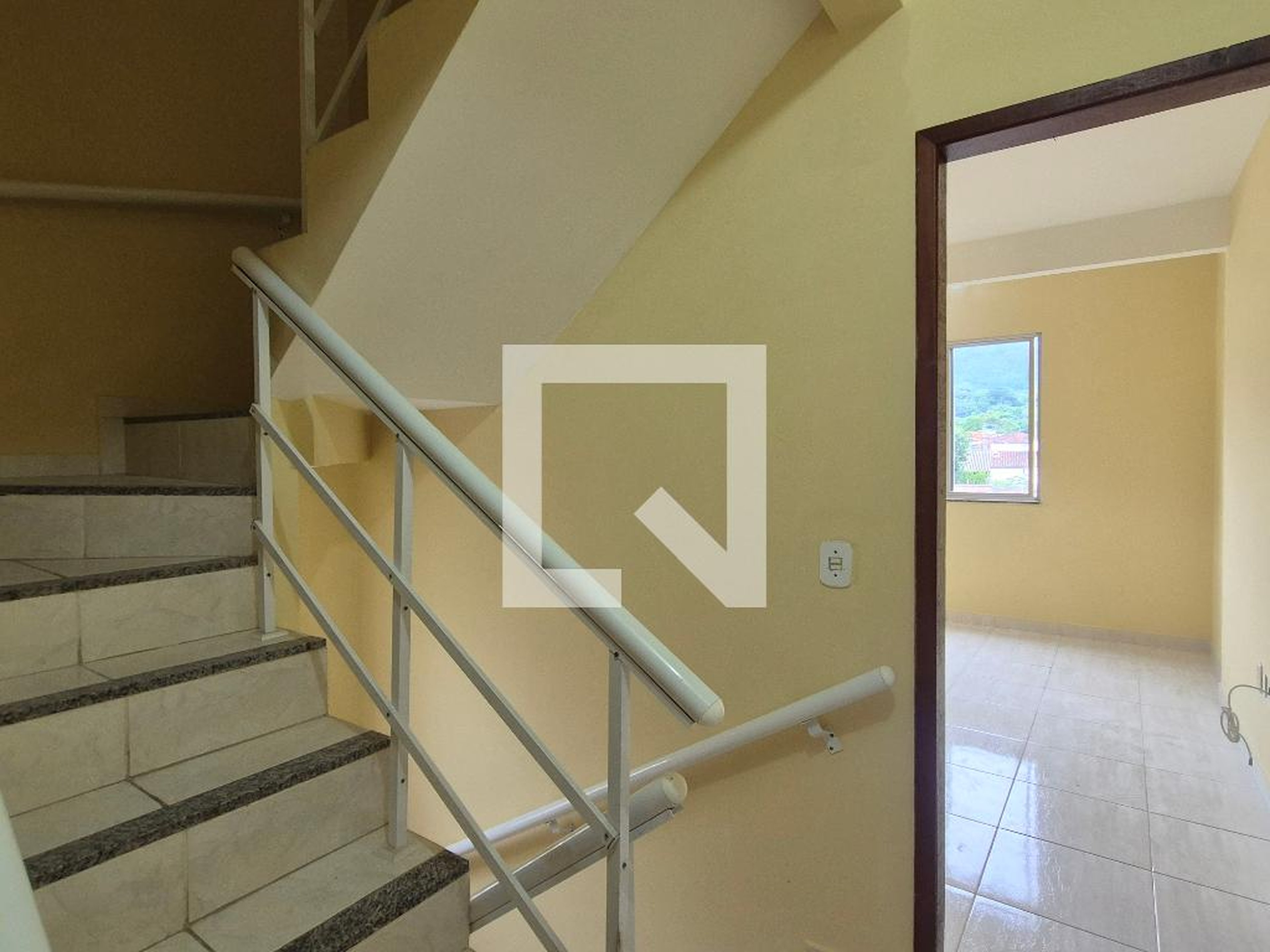 Hall Condomínio em Rua Manhuaçu, 16