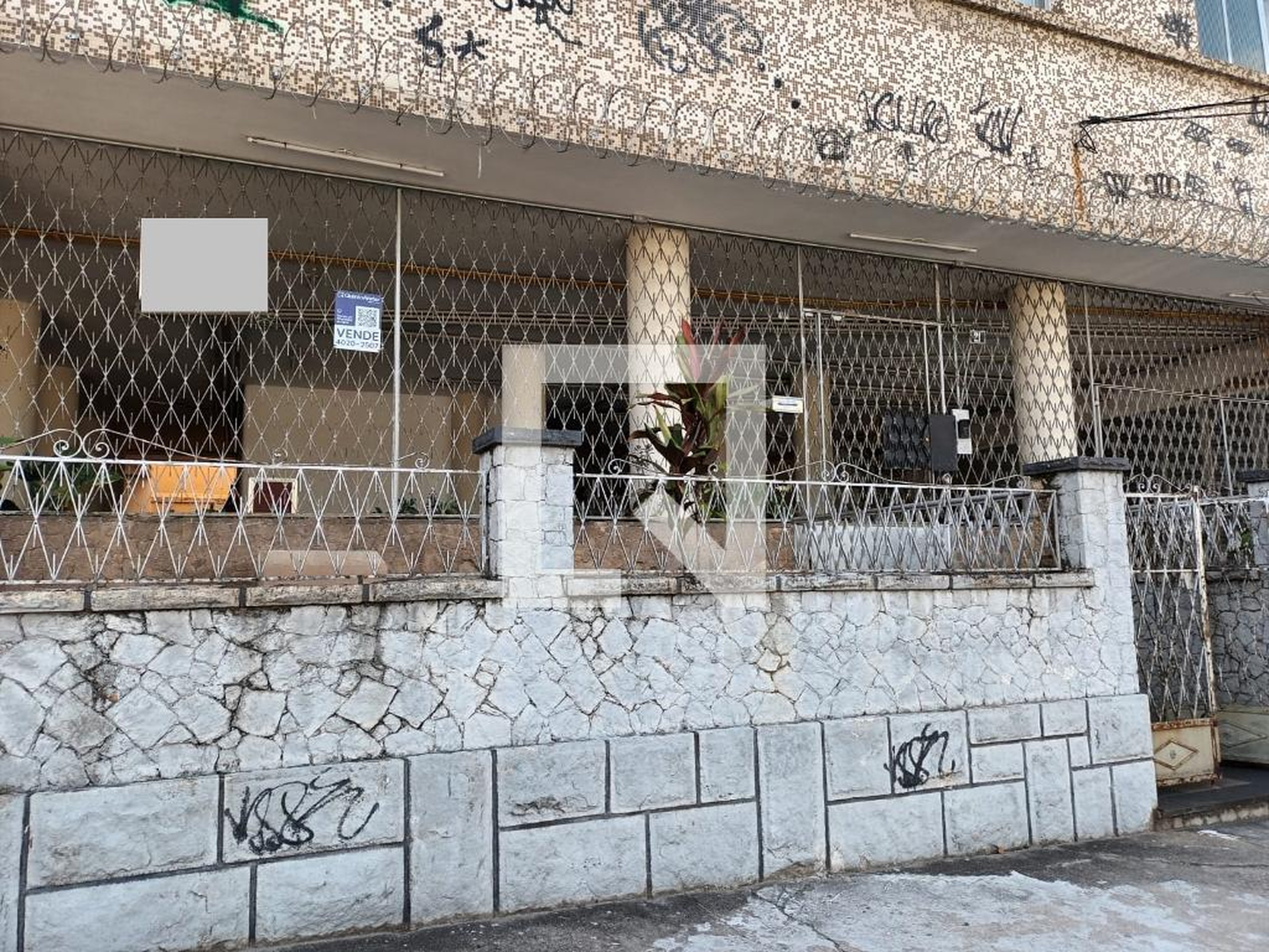 Fachada Condomínio em Rua Adriano, 21